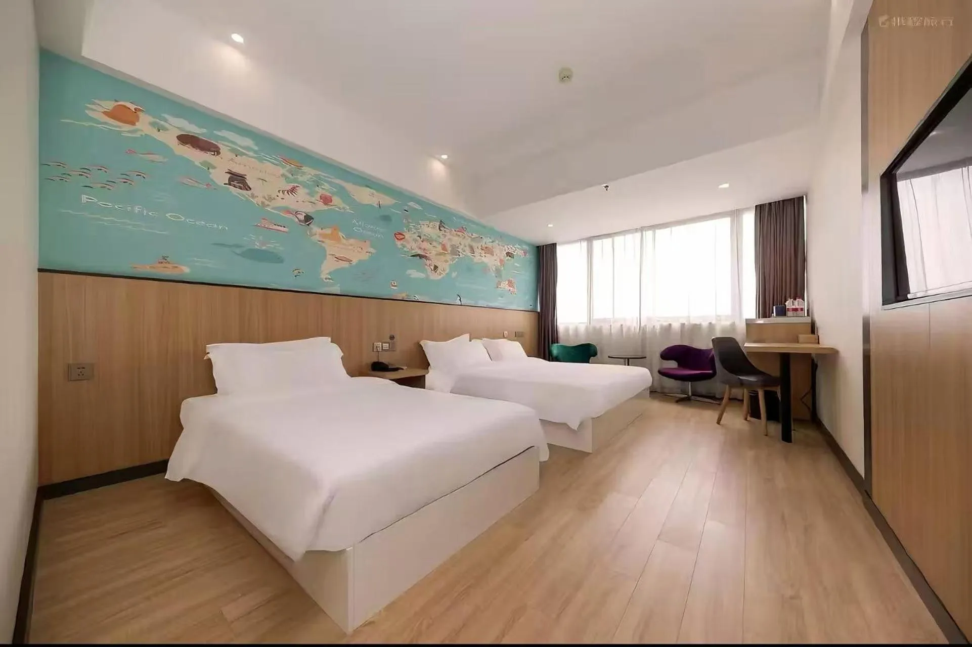 Bed in Starway Hotel Shanghai International Tourism Resort Xiupu Road