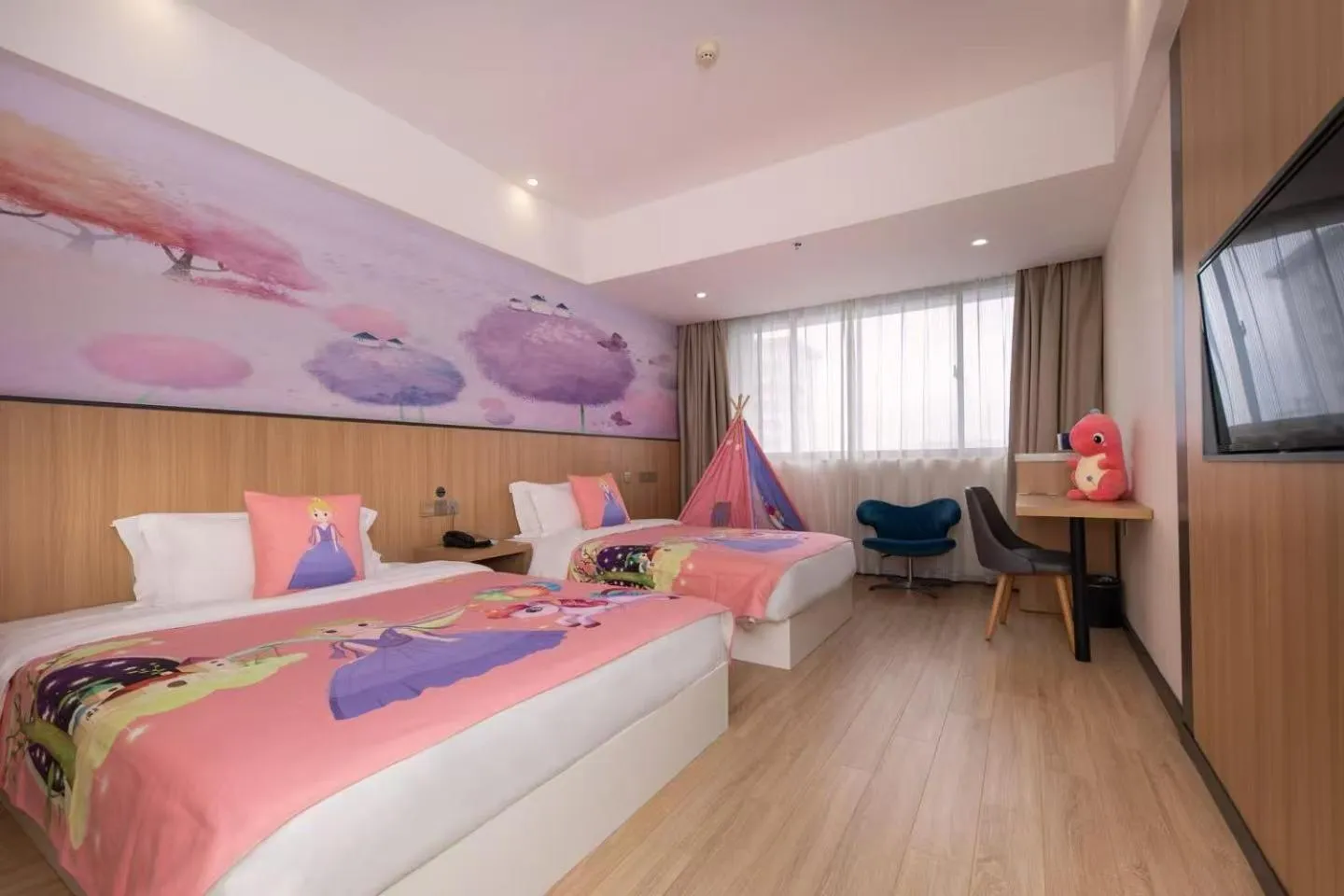 Bed in Starway Hotel Shanghai International Tourism Resort Xiupu Road