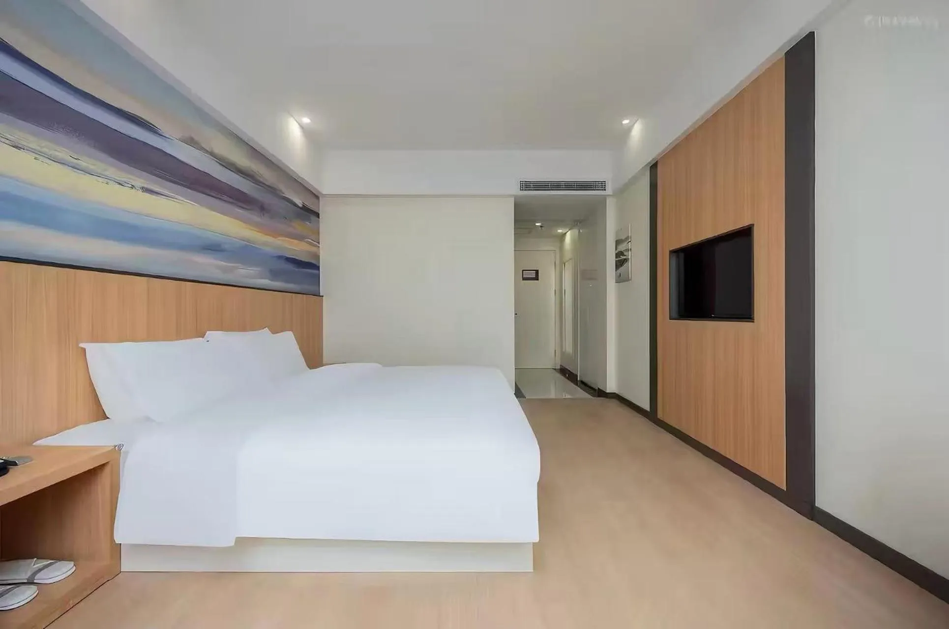 Bed in Starway Hotel Shanghai International Tourism Resort Xiupu Road