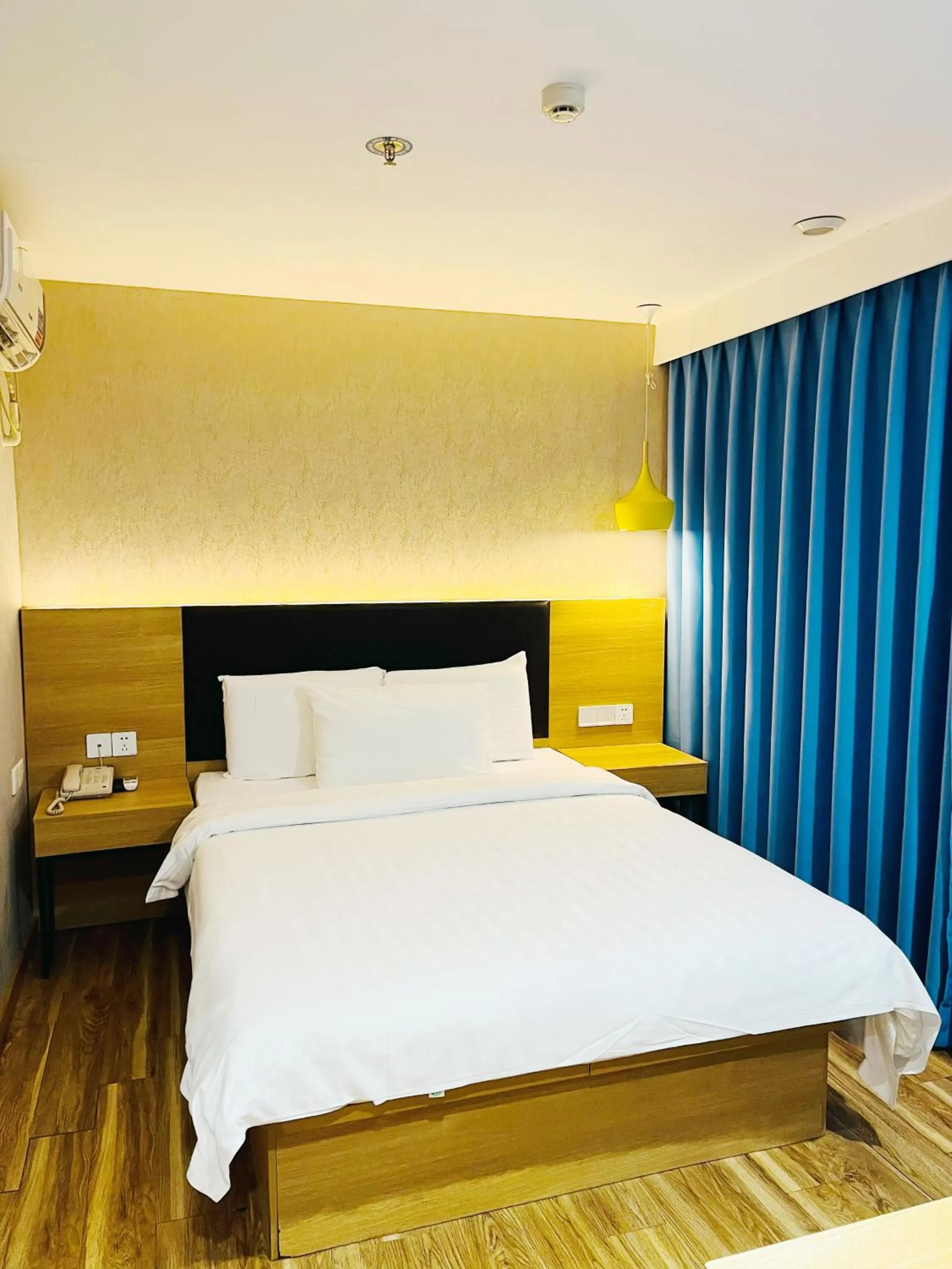 Bed in Hanting Hotel Guangzhou Feixiang Park Subway Station