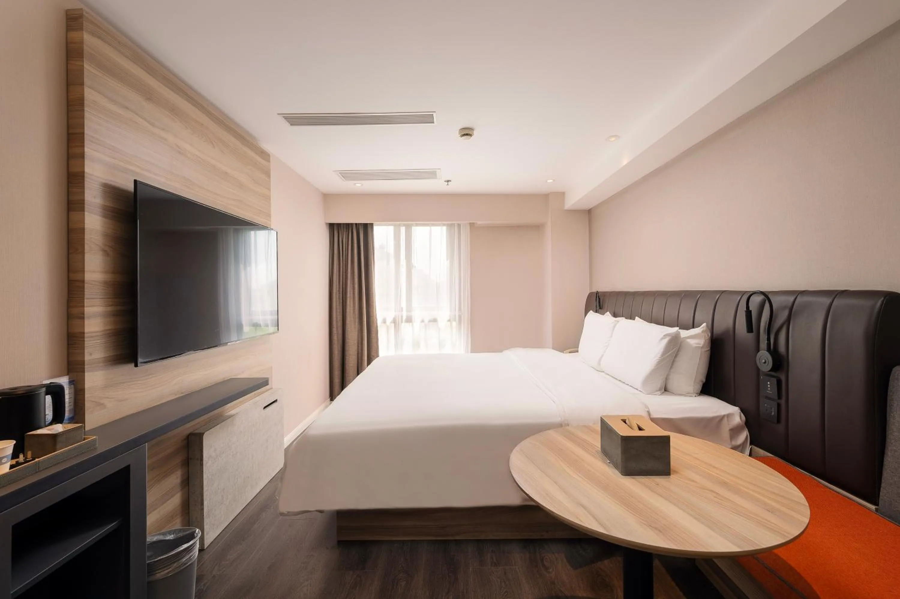 Photo of the whole room, Bed in Hanting Premium Hotel Shanghai Pudong Airport Chenyang Road