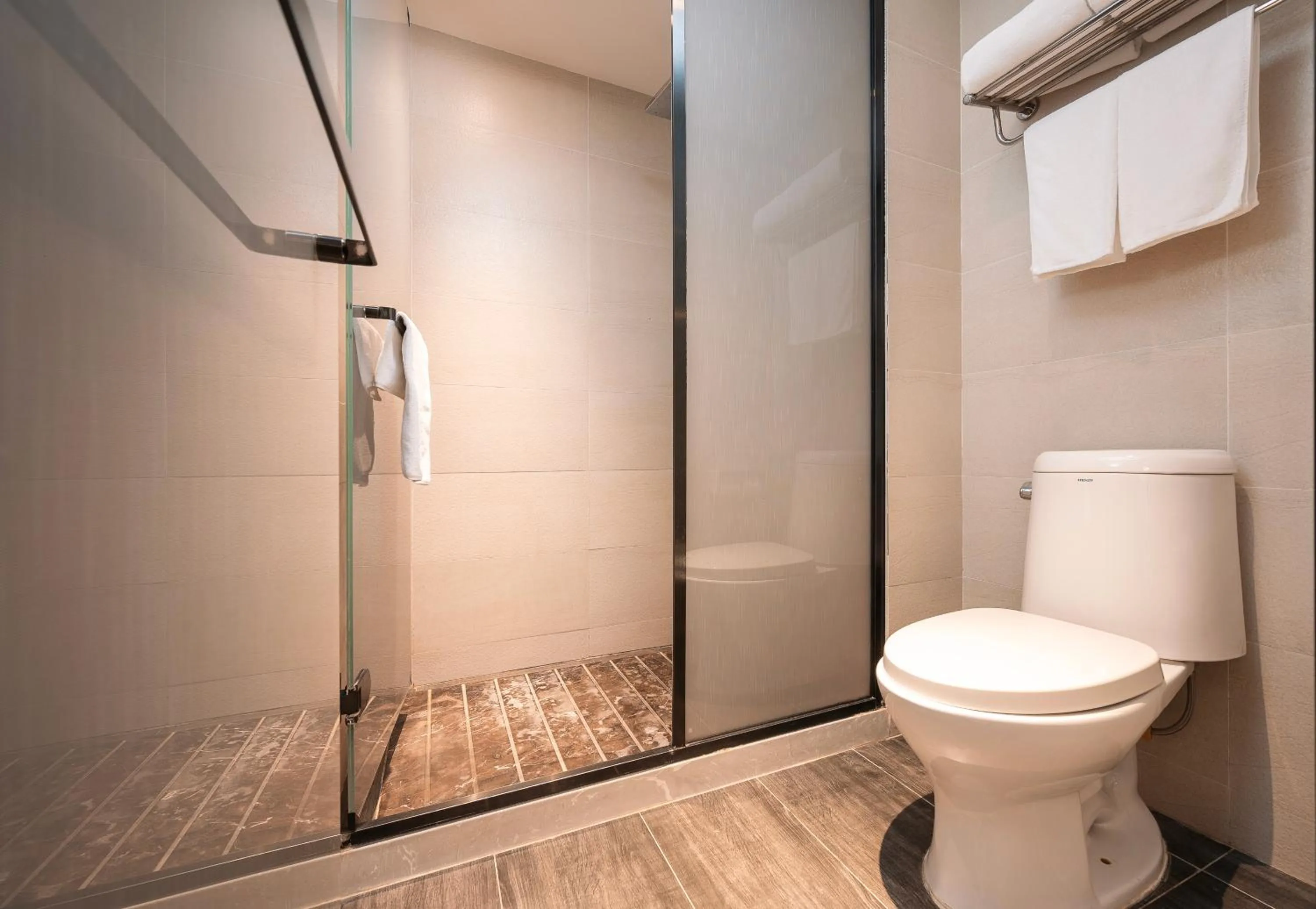 Toilet in Hanting Premium Hotel Shanghai Pudong Airport Chenyang Road