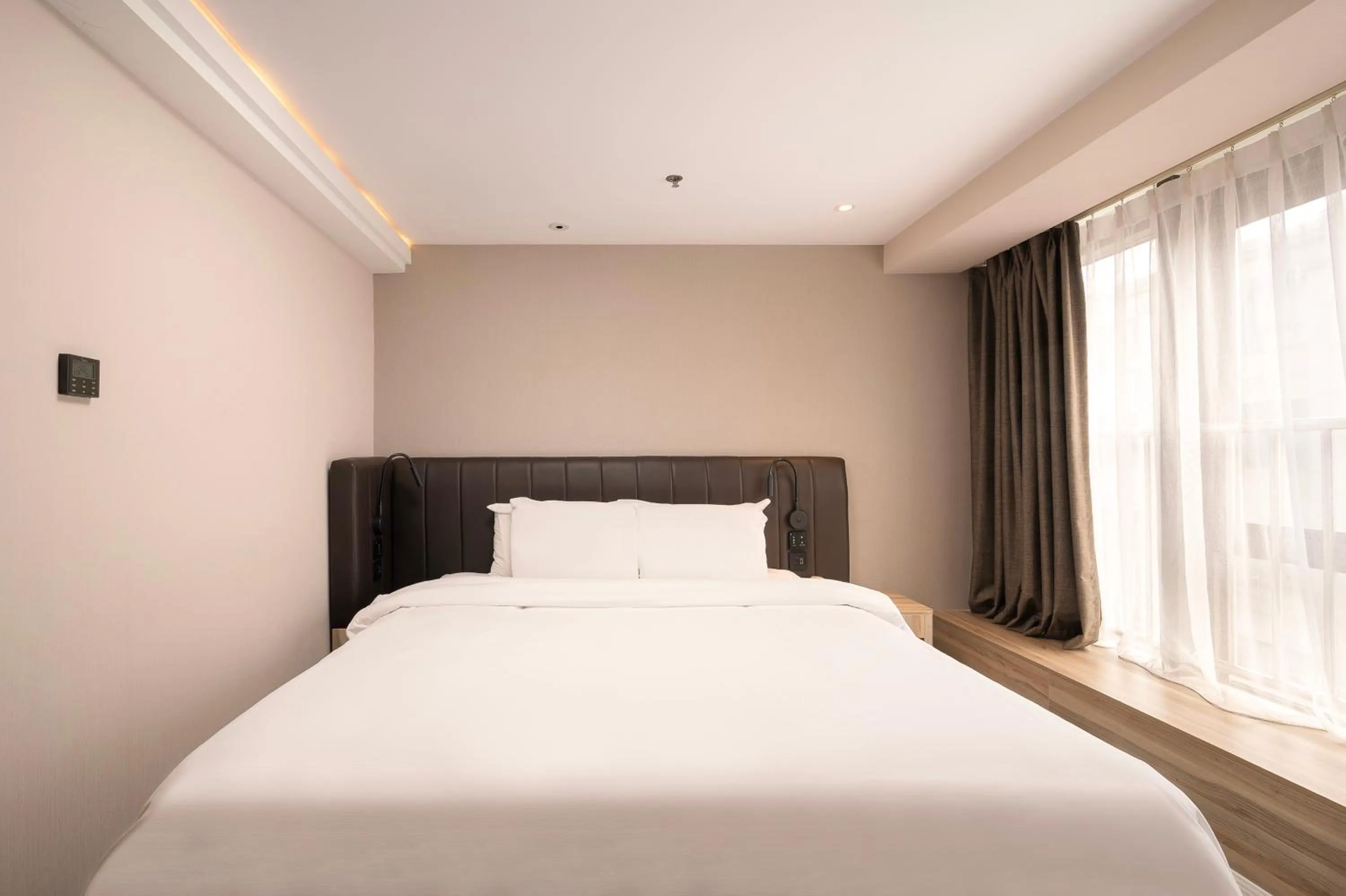 Bed in Hanting Premium Hotel Shanghai Pudong Airport Chenyang Road
