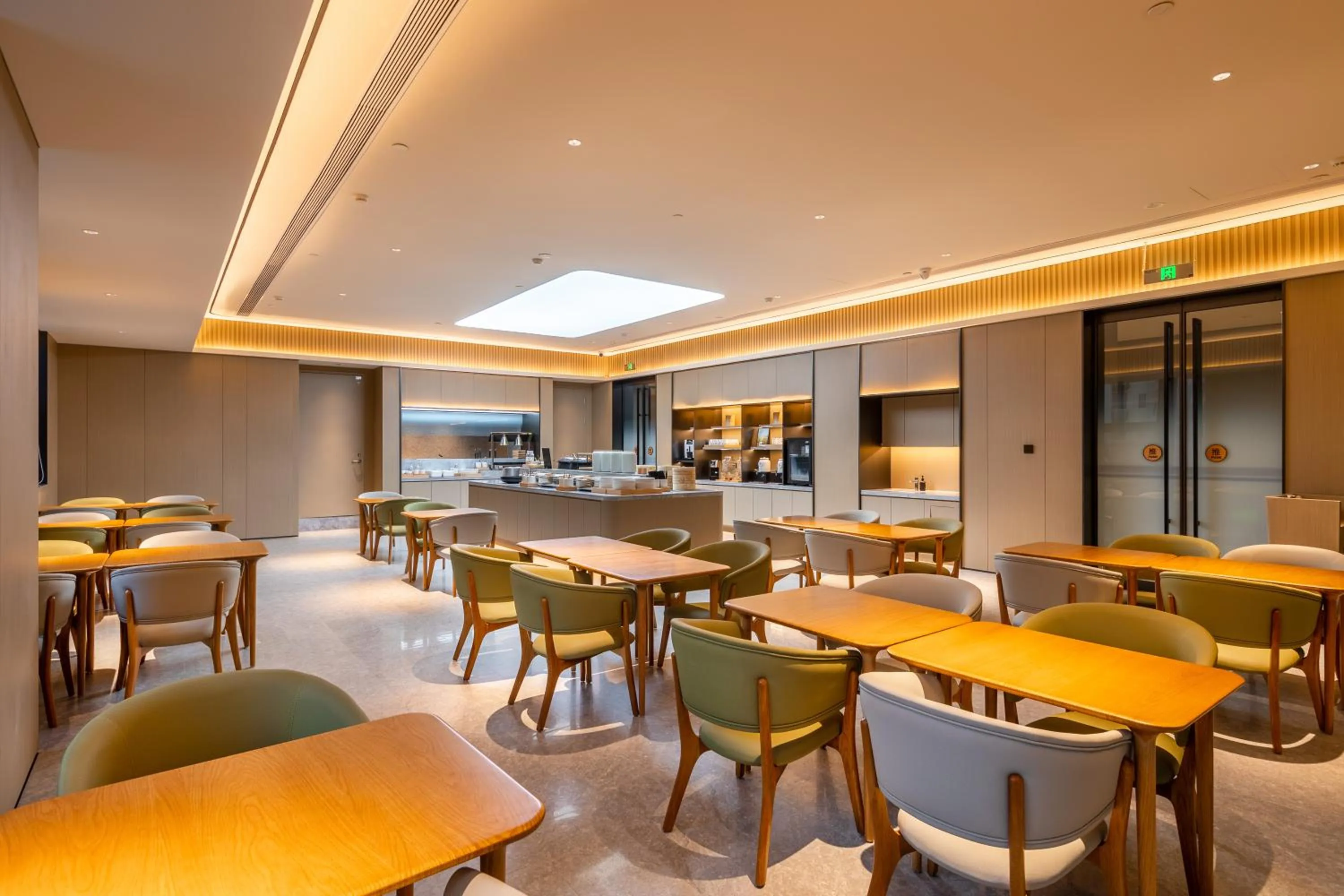 Restaurant/places to eat in JI Hotel Nanjing Gaochun Crab City