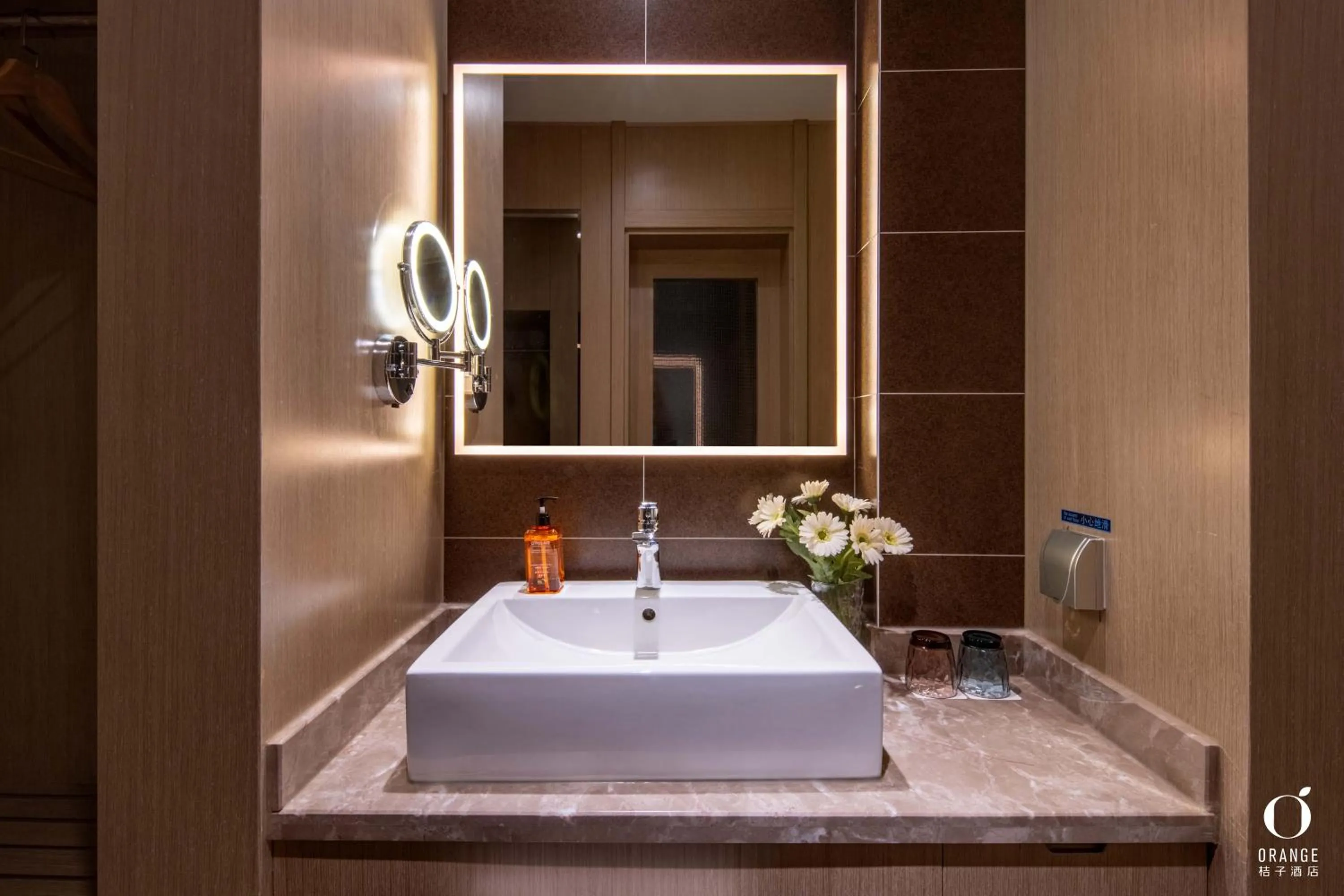 Bathroom in Orange Hotel Beijing Yizhuang Bridge Subway Station