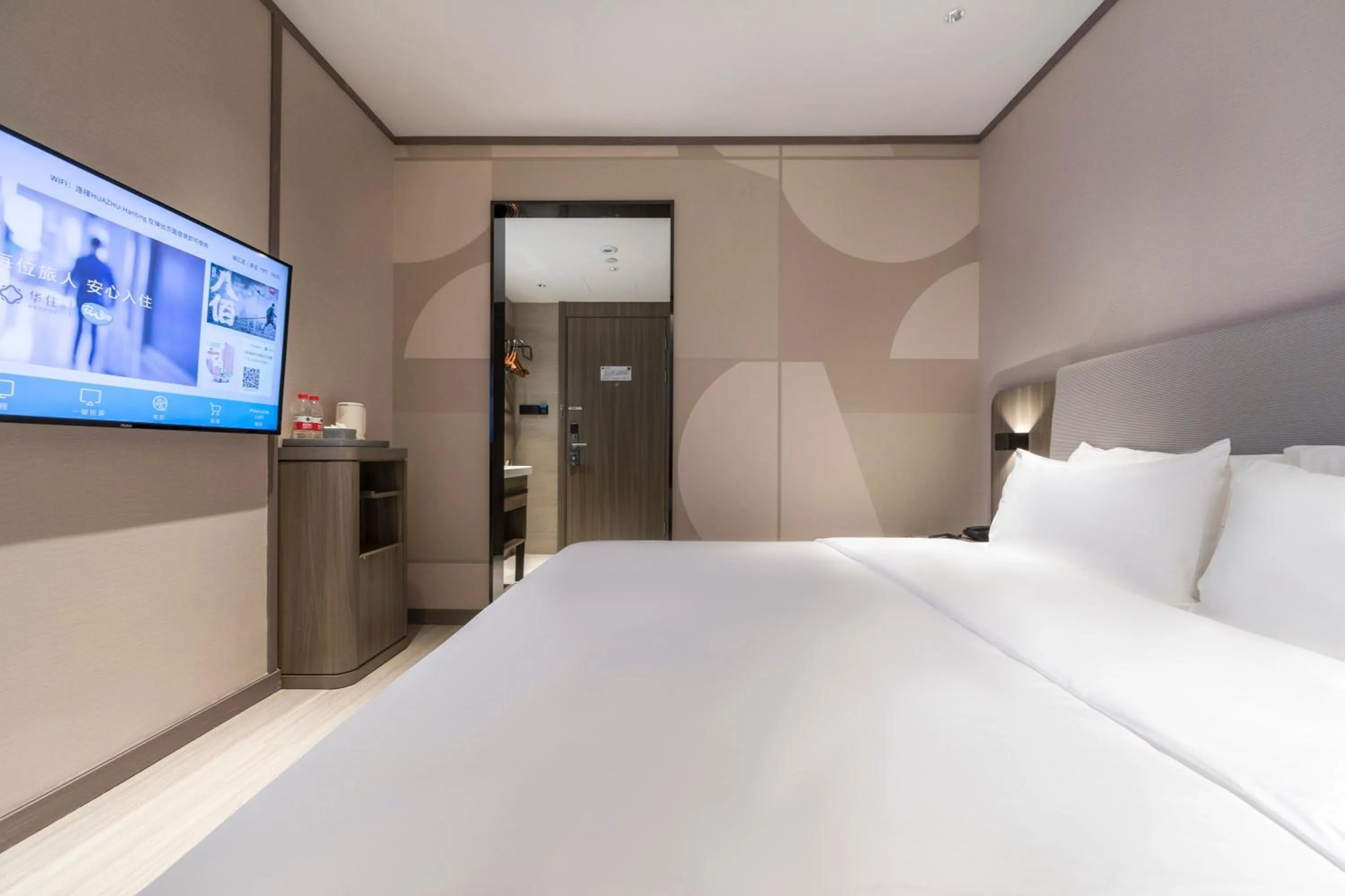 Bed in Hanting Hotel Shanghai South Station East China University of Science and Technology