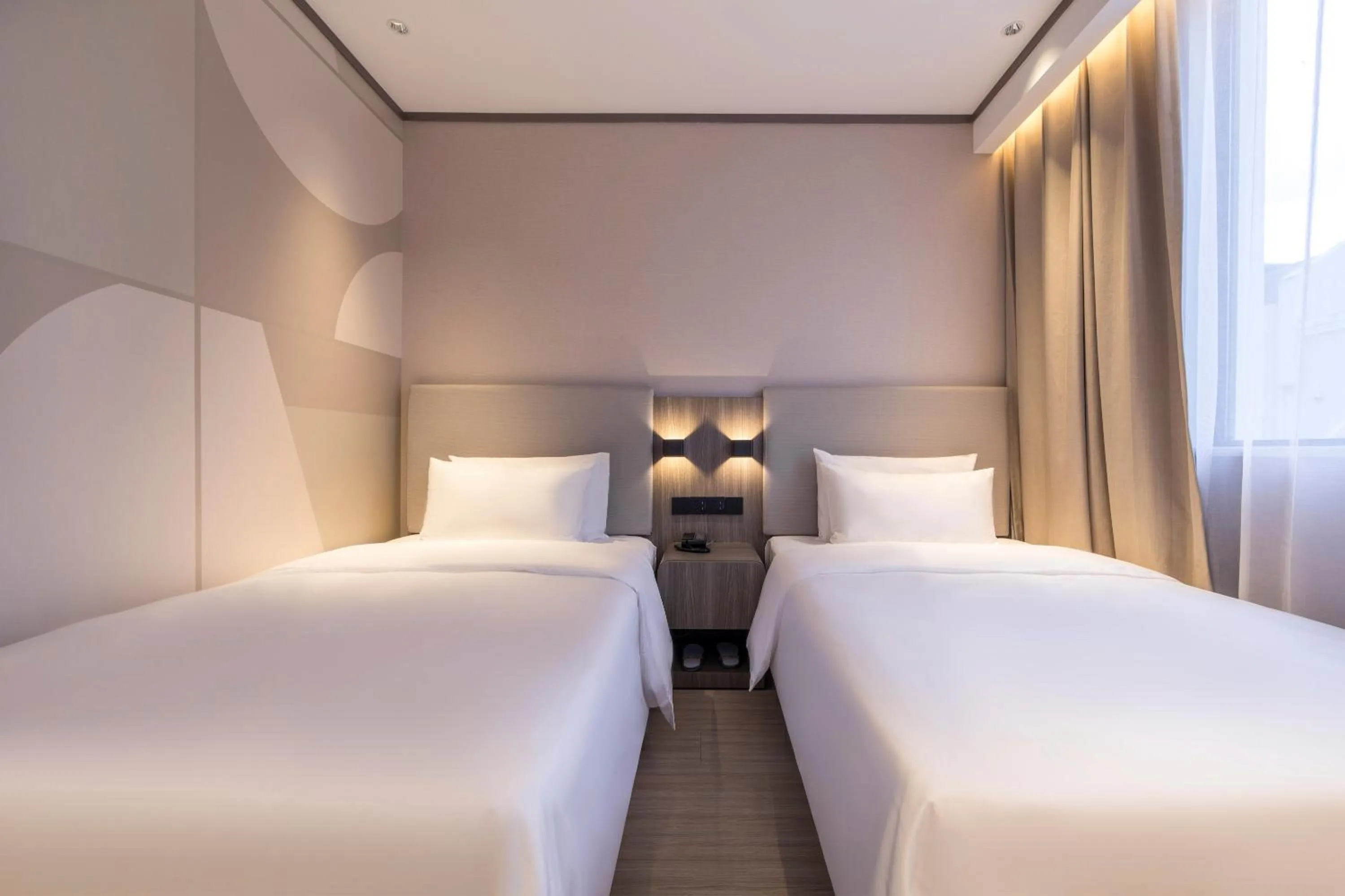 Bed in Hanting Hotel Shanghai South Station East China University of Science and Technology