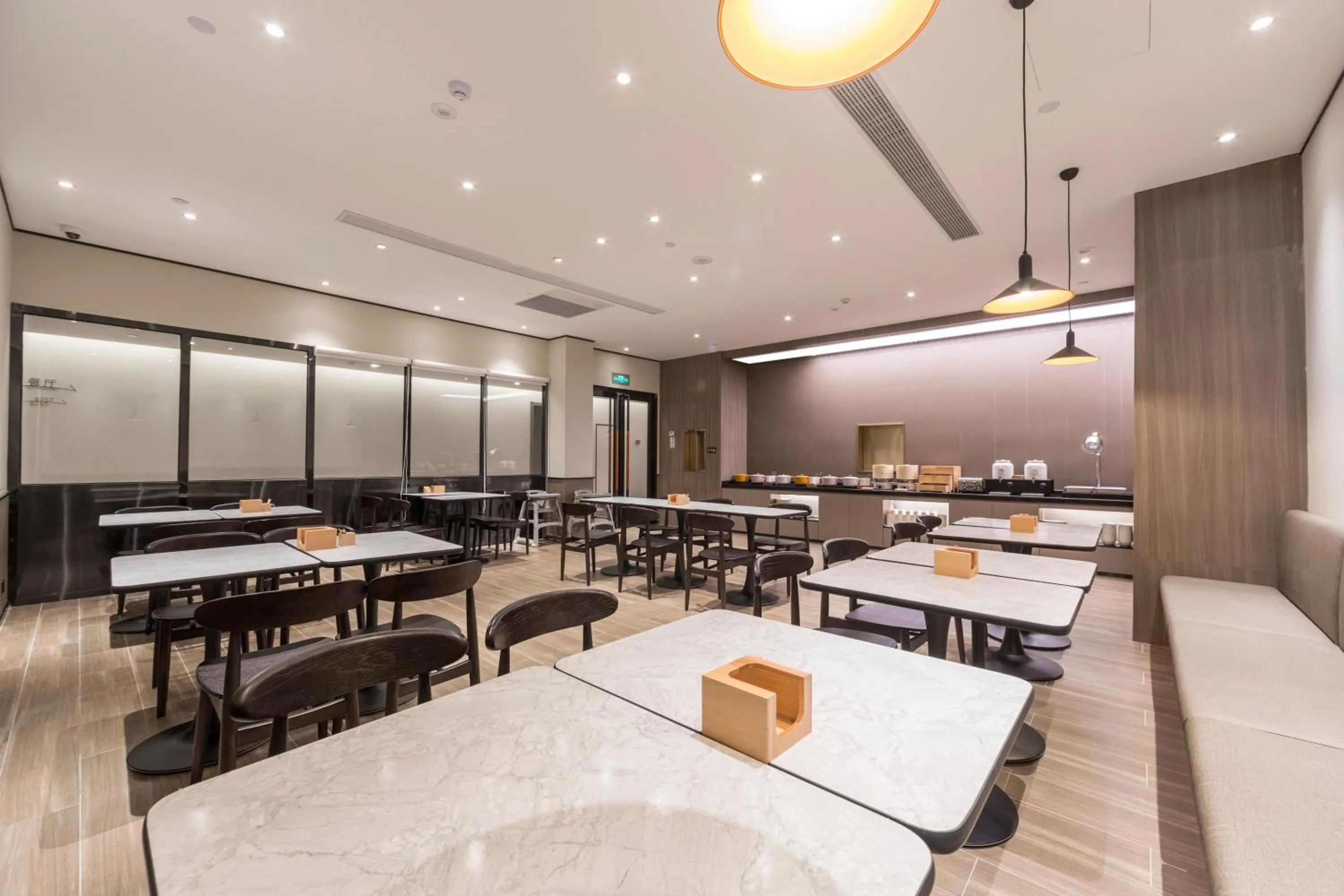 Restaurant/places to eat in Hanting Hotel Shanghai South Station East China University of Science and Technology