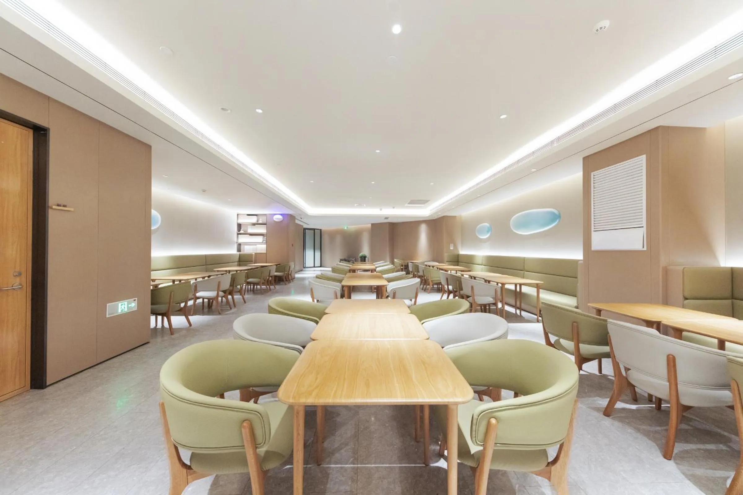 Restaurant/places to eat in JI Hotel Beijing West Railway Station Lianbao Road