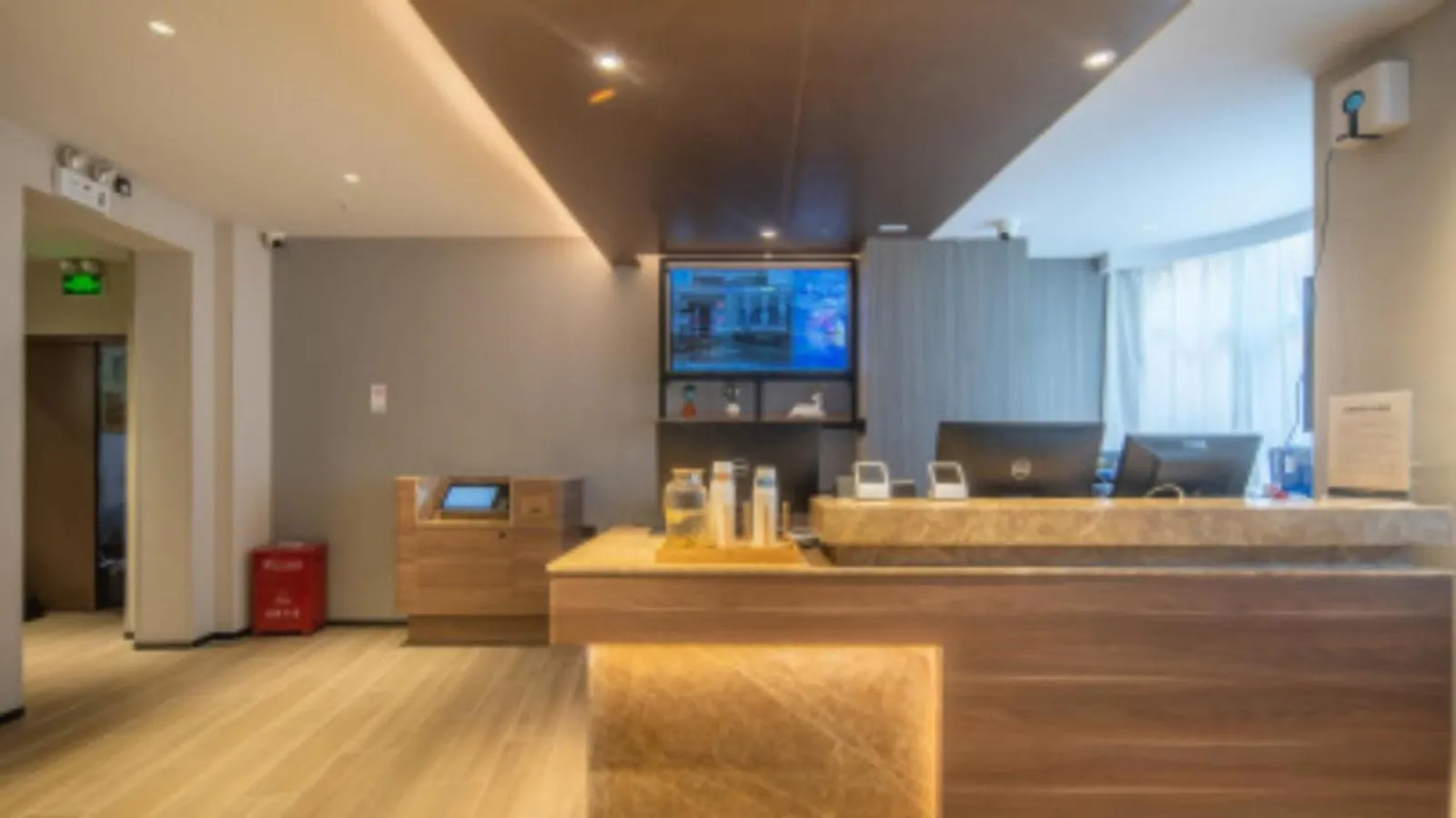 Lobby or reception in Hanting Hotel Shenzhen Huaqiang North Science Museum Subway Station