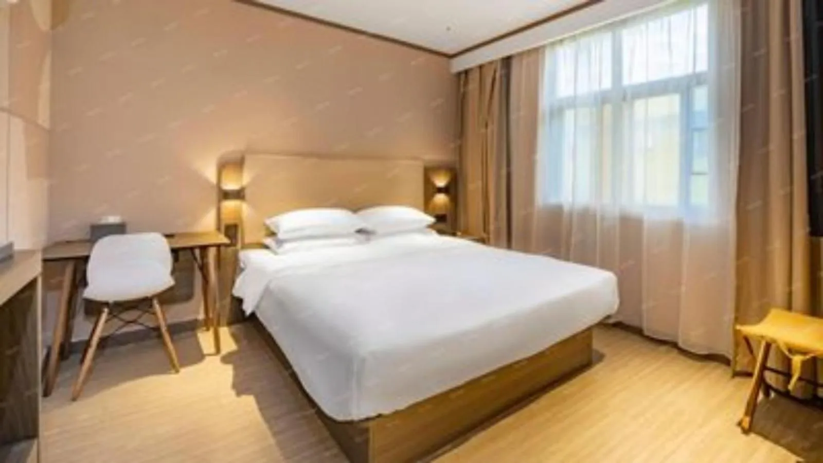 Bed in Hanting Hotel Shenzhen Huaqiang North Science Museum Subway Station