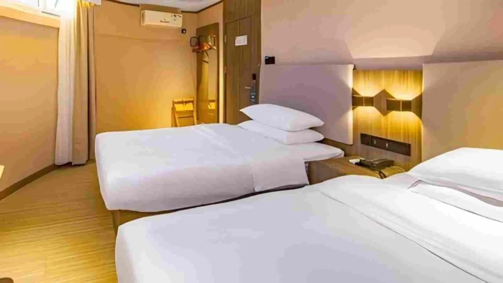 Bed in Hanting Hotel Shenzhen Huaqiang North Science Museum Subway Station