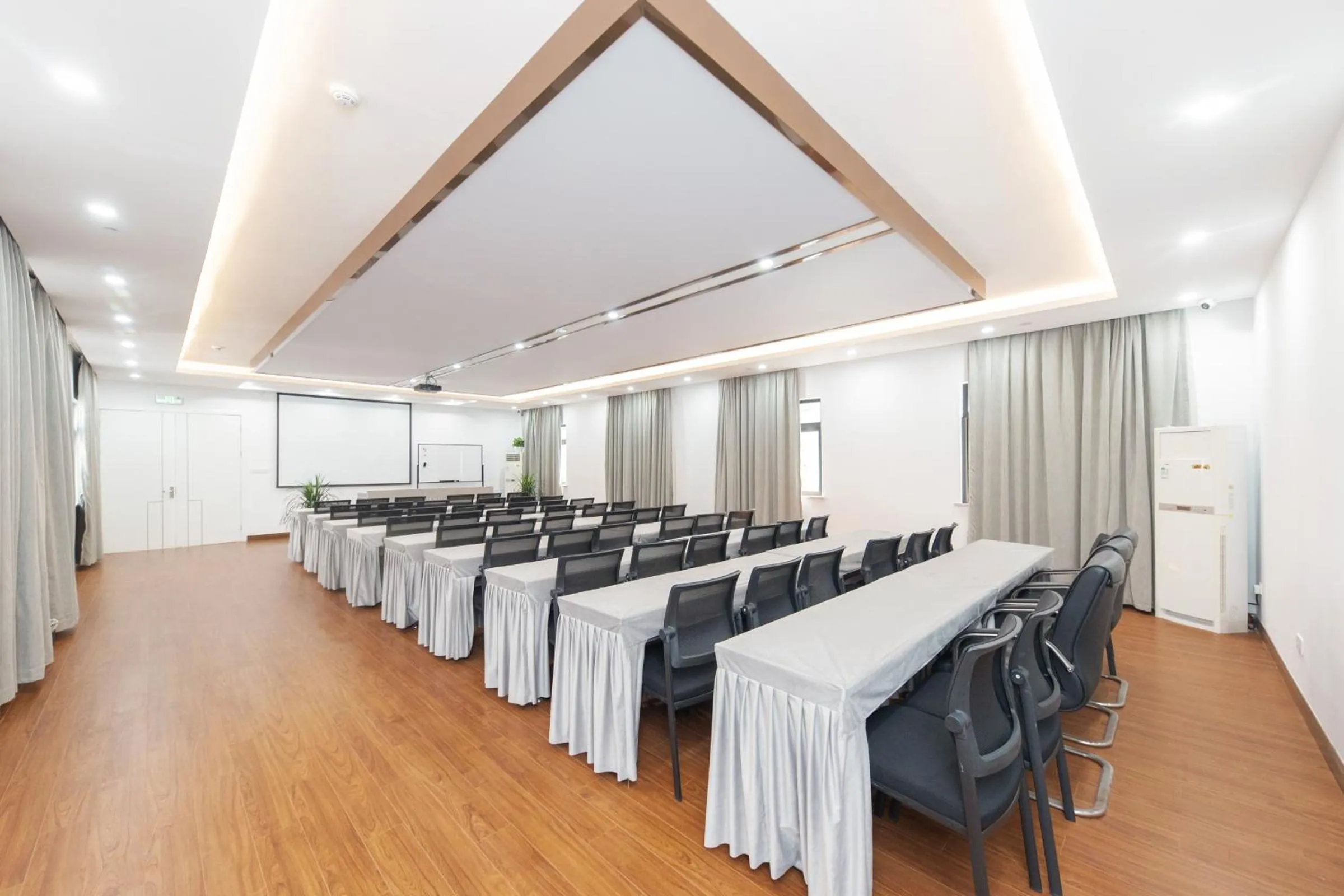 Meeting/conference room in JI Hotel Shanghai South Railway Station Jinjiang Amusement Park (formerly Jinjiang Amusement Park Subway Station Branch)