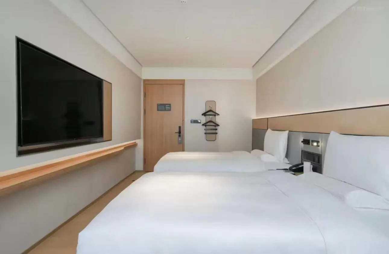 Bed in JI Hotel Beijing Yansha Sanyuan Bridge