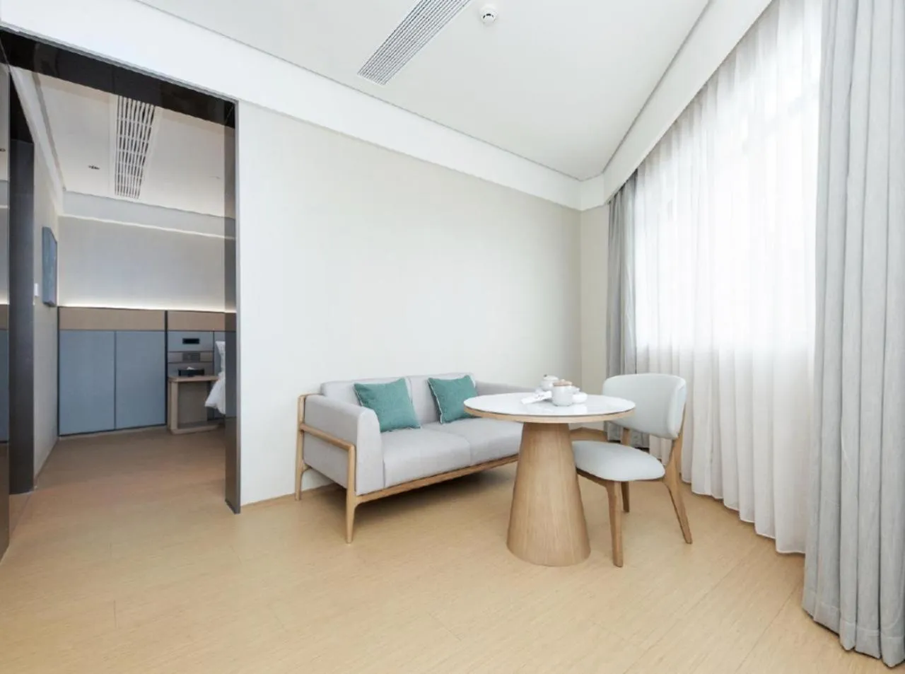 Photo of the whole room, Bed in JI Hotel Hangzhou Lin'an People's Square