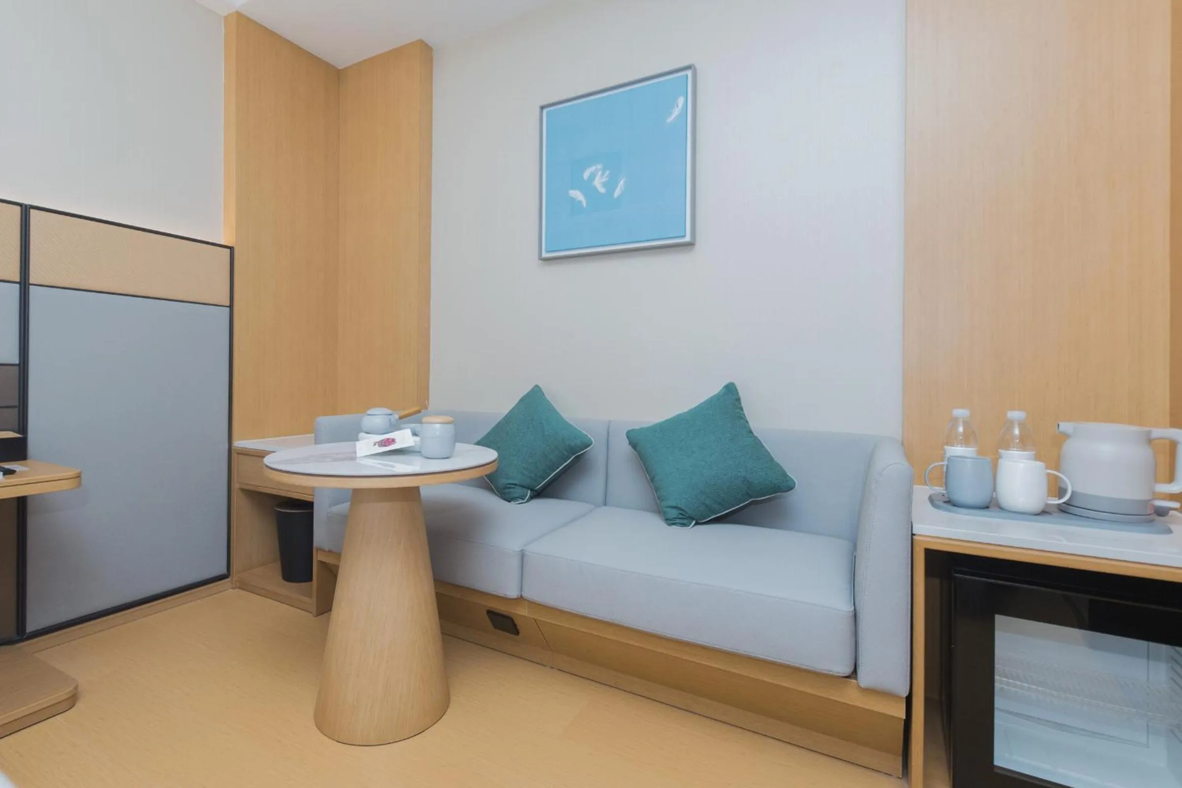 Seating area, Bed in JI Hotel Hangzhou Linping Yintai City