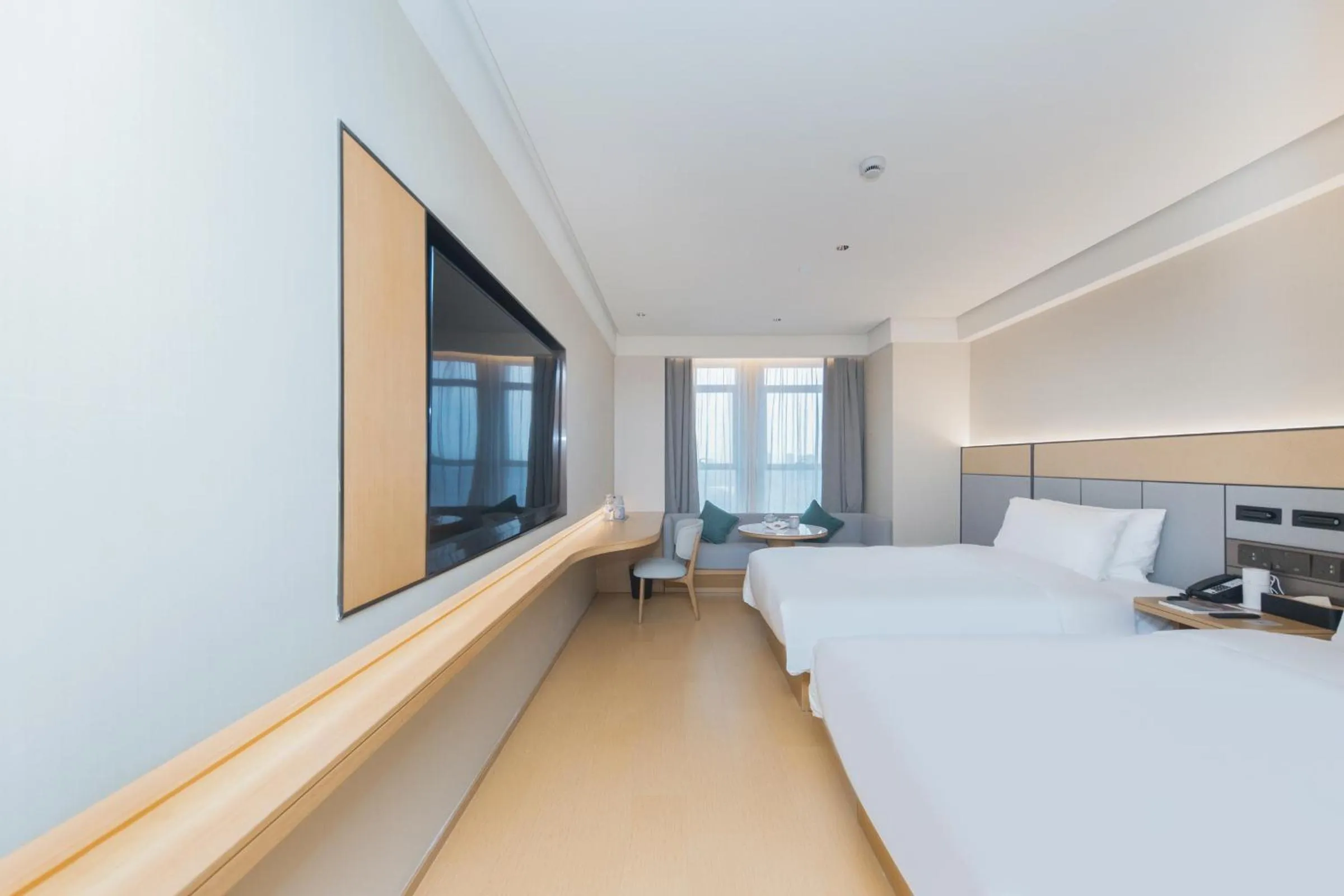 Photo of the whole room, Bed in JI Hotel Hangzhou Linping Yintai City