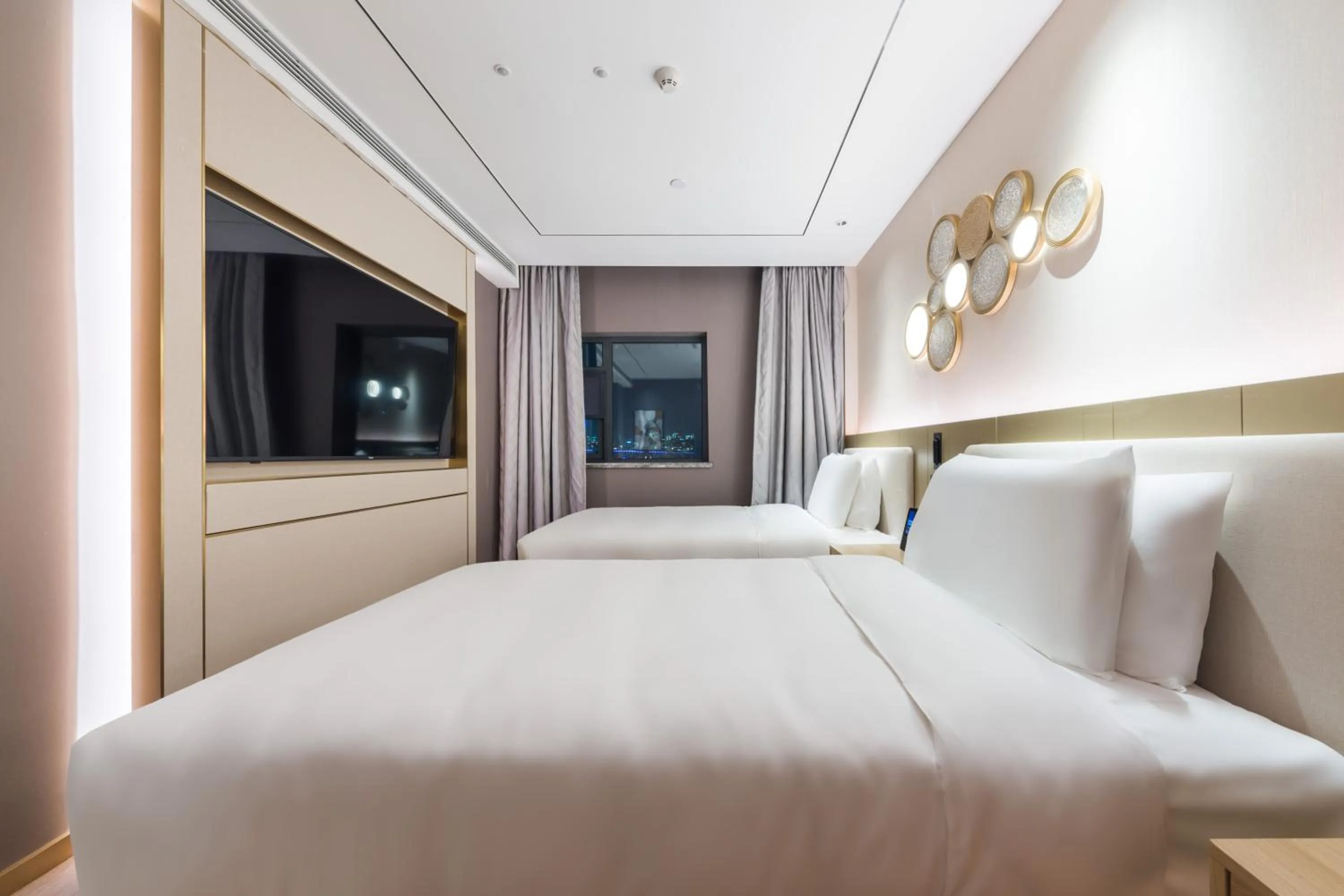 Bed in Orange Hotel Shanghai World Expo Center