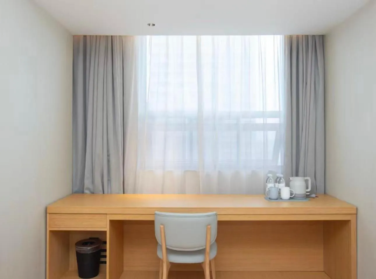 Seating area in JI Hotel Shanghai Dianshanhu Avenue Metro Station