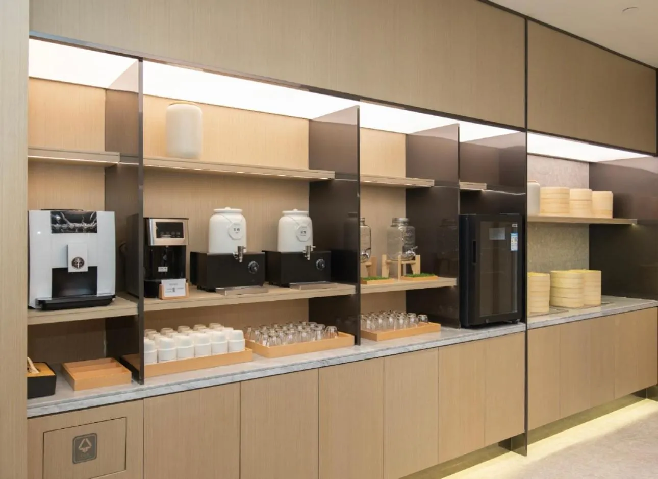 Restaurant/places to eat in JI Hotel Shanghai Dianshanhu Avenue Metro Station