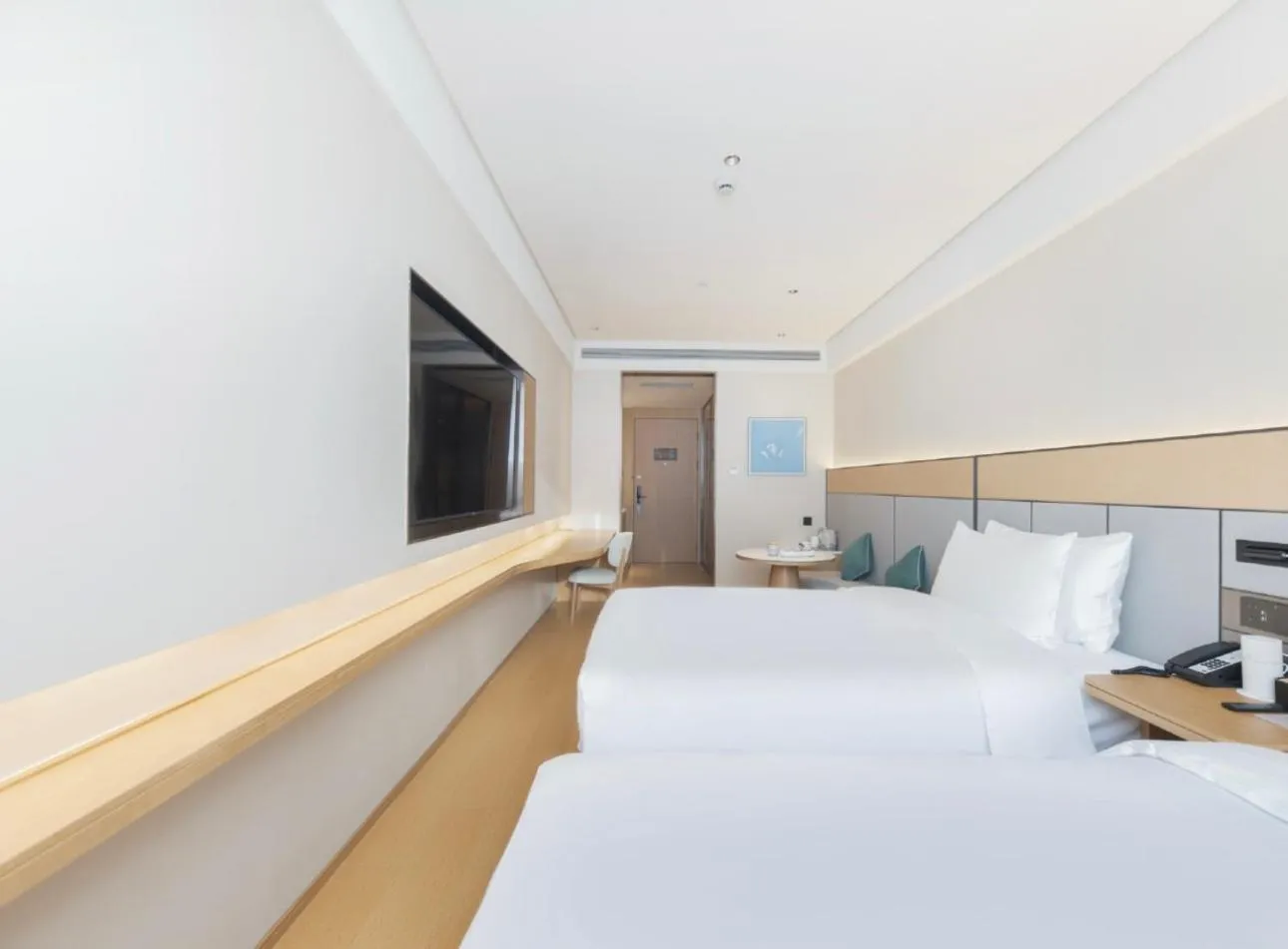 Photo of the whole room, Bed in JI Hotel Shanghai Dianshanhu Avenue Metro Station