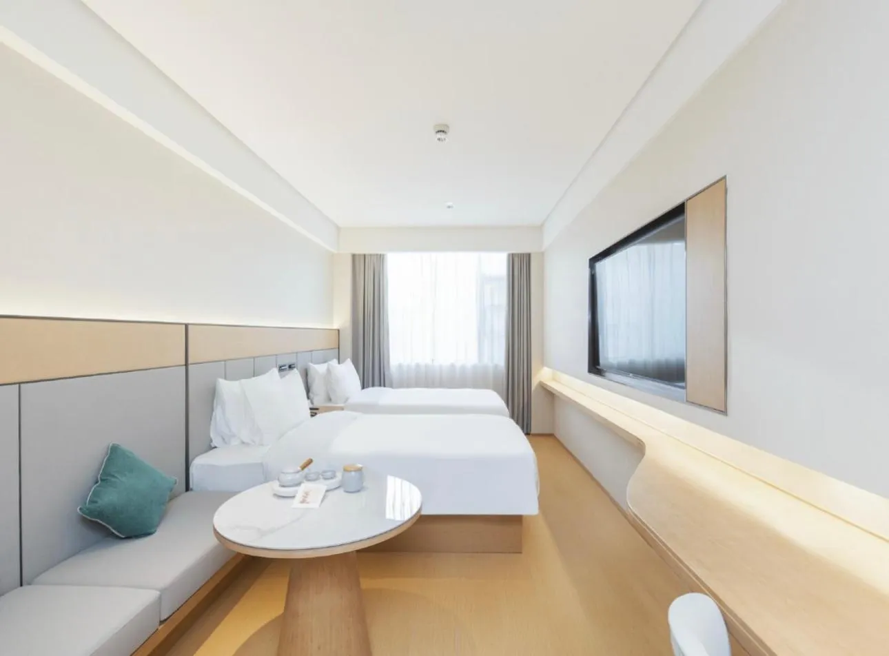 Photo of the whole room, Bed in JI Hotel Shanghai Dianshanhu Avenue Metro Station