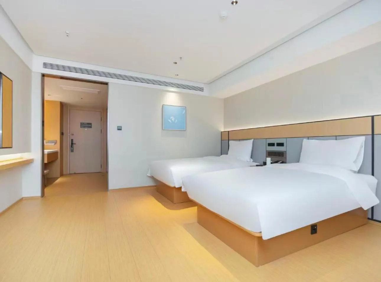 Photo of the whole room, Bed in JI Hotel Shanghai Dianshanhu Avenue Metro Station
