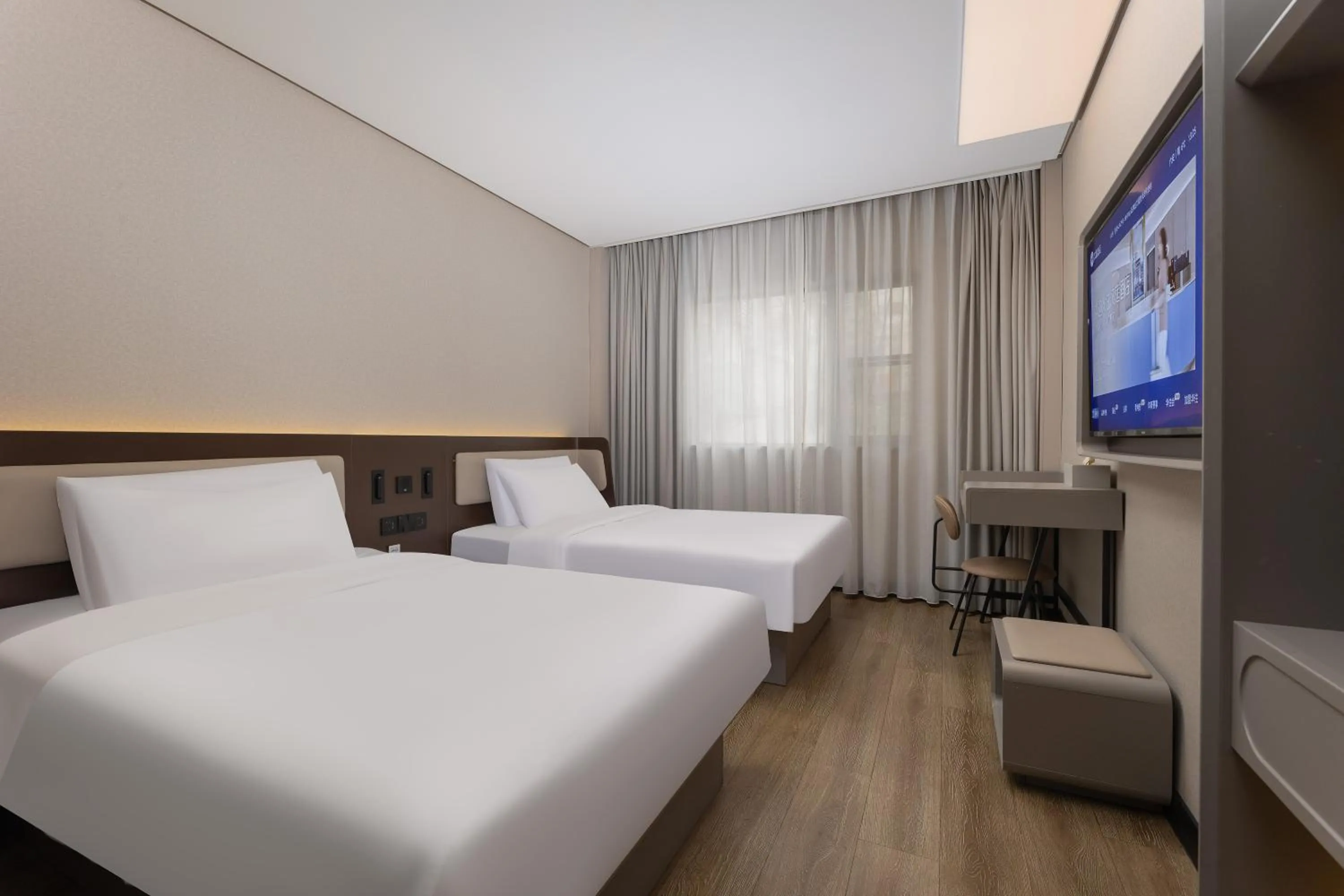 Property logo or sign, Bed in Hanting Hotel Shanghai Tongji University Kongjiang Road