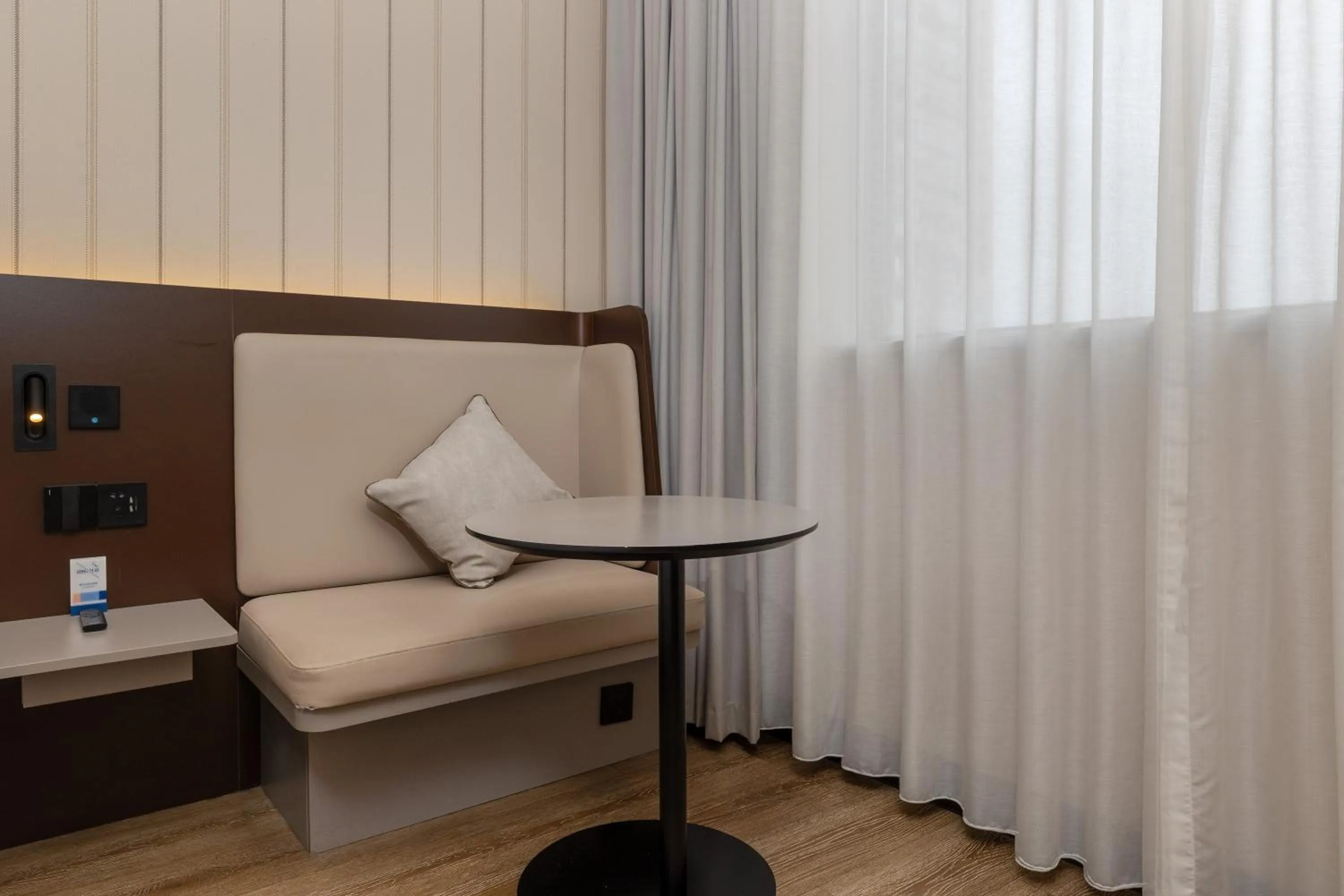 Property logo or sign in Hanting Hotel Shanghai Tongji University Kongjiang Road