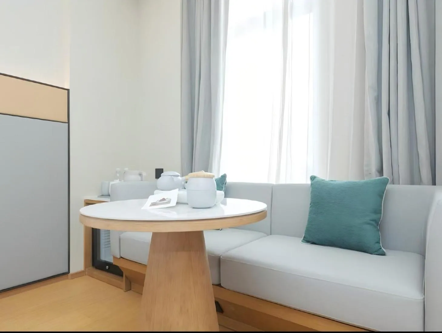 Seating area in JI Hotel Hangzhou Alibaba Xixi Park