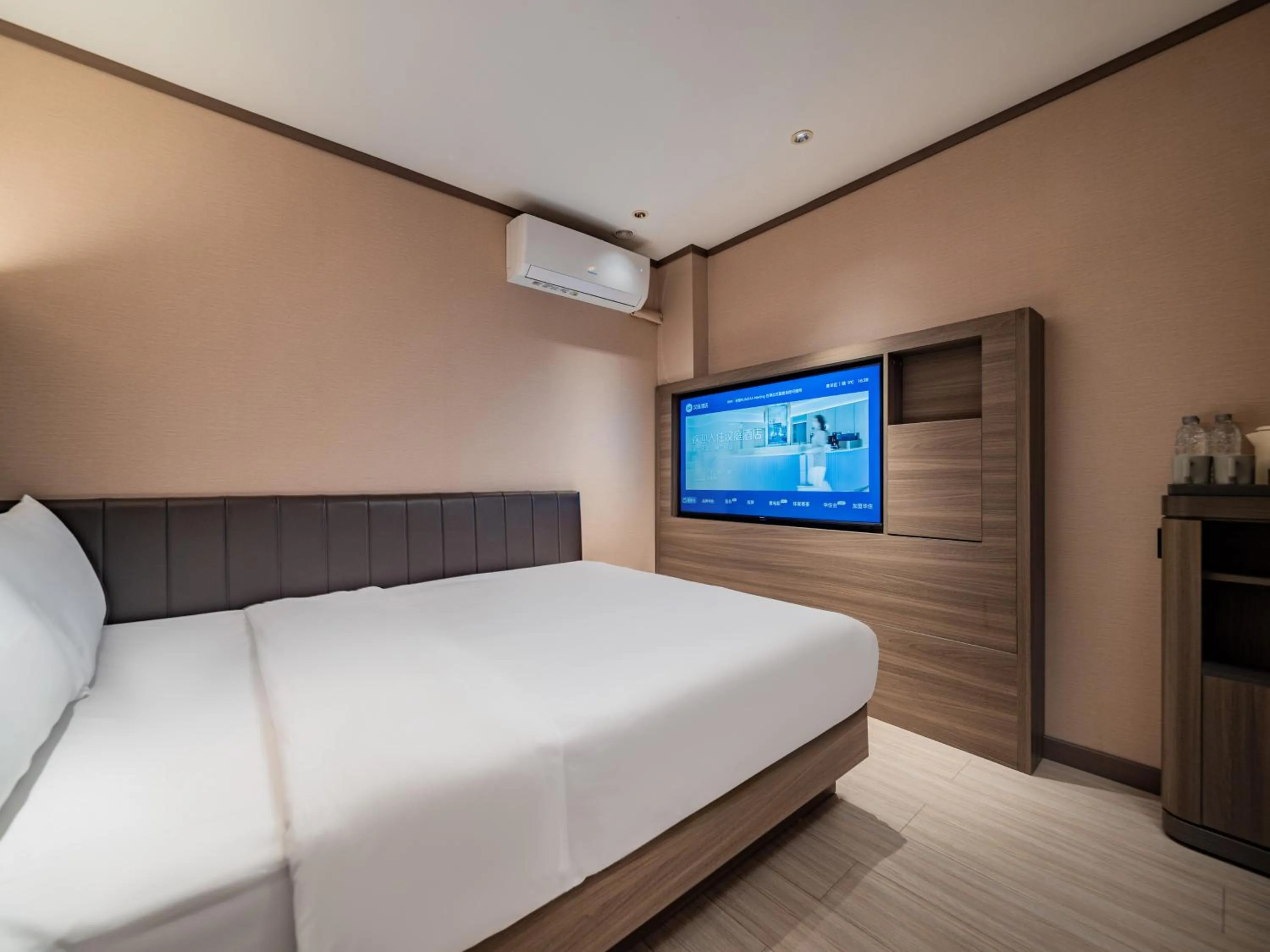 Bed in Hanting Hotel Chengdu Tianfu Square Subway Station