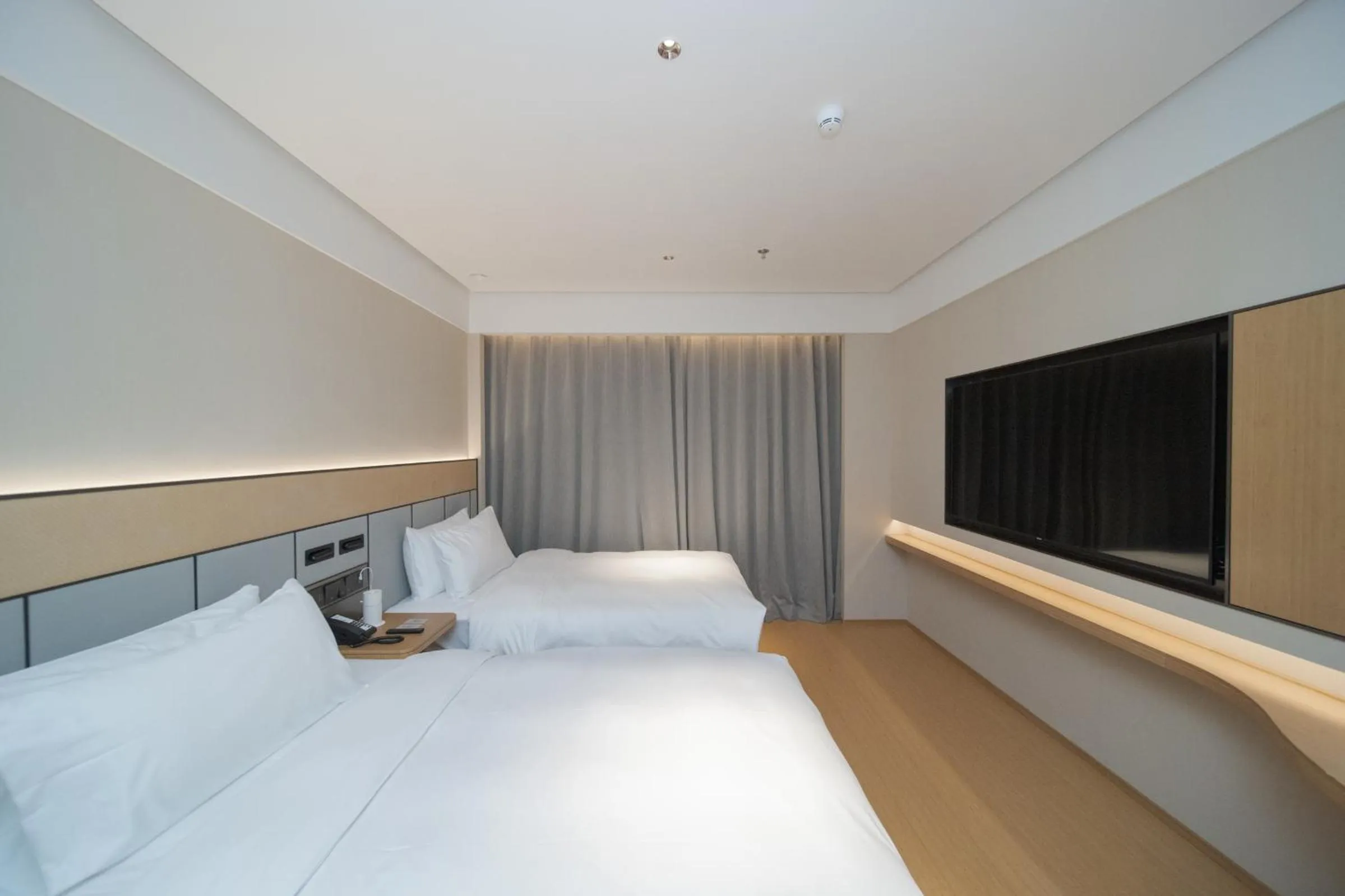 Property building, Bed in JI Hotel Shenzhen Convention & Exhibition Center Gangxia Subway Station