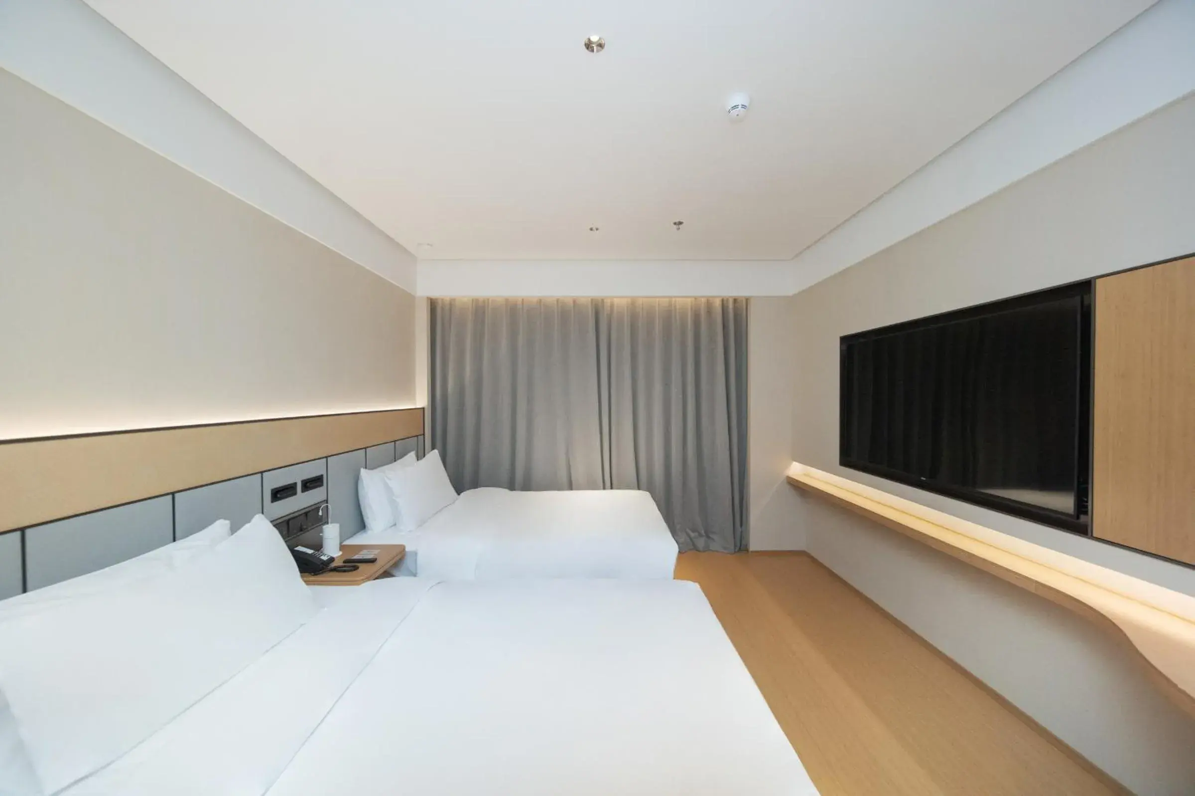 Twin Room in JI Hotel Shenzhen Convention & Exhibition Center Gangxia Subway Station Twin Room in JI Hotel Shenzhen Convention & Exhibition Center Gangxia Subway Station