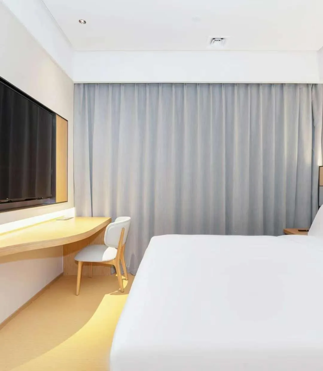 Bed in JI Hotel Guangzhou Fangcun Huadiwan