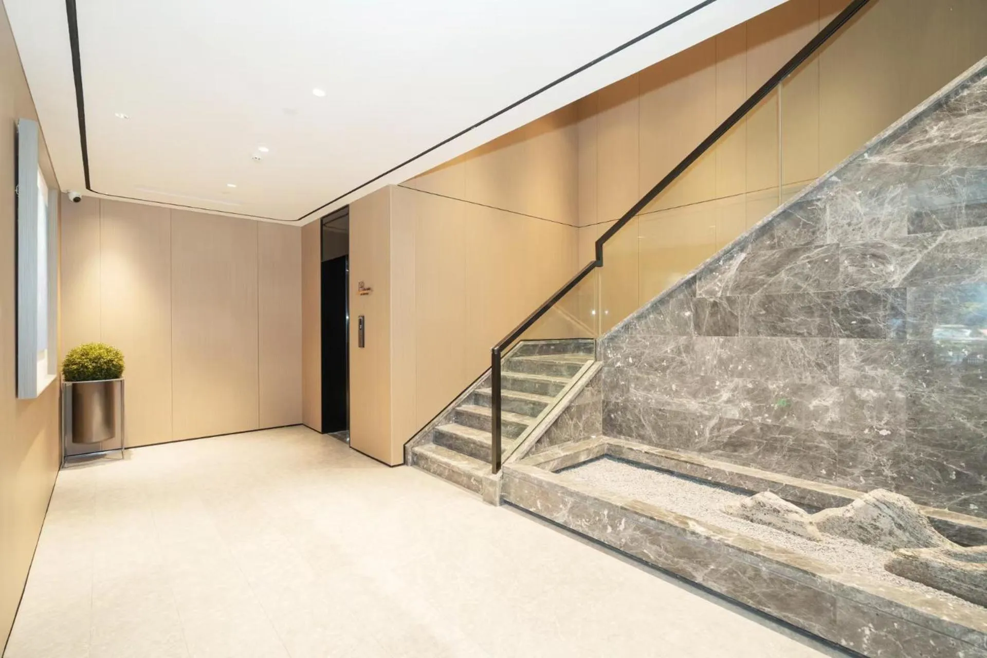 elevator in JI Hotel Guangzhou Fangcun Huadiwan