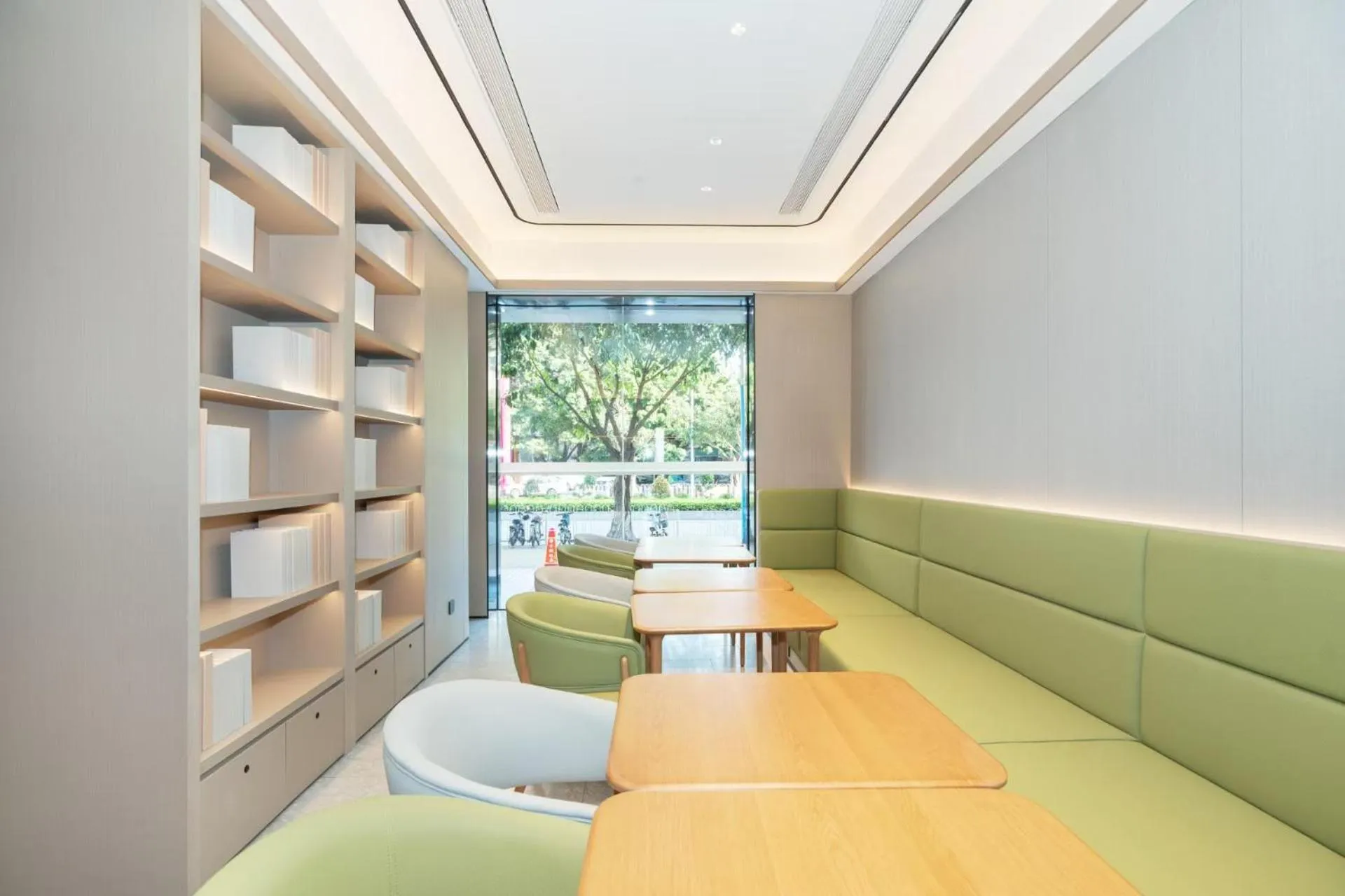 Restaurant/places to eat in JI Hotel Guangzhou Fangcun Huadiwan