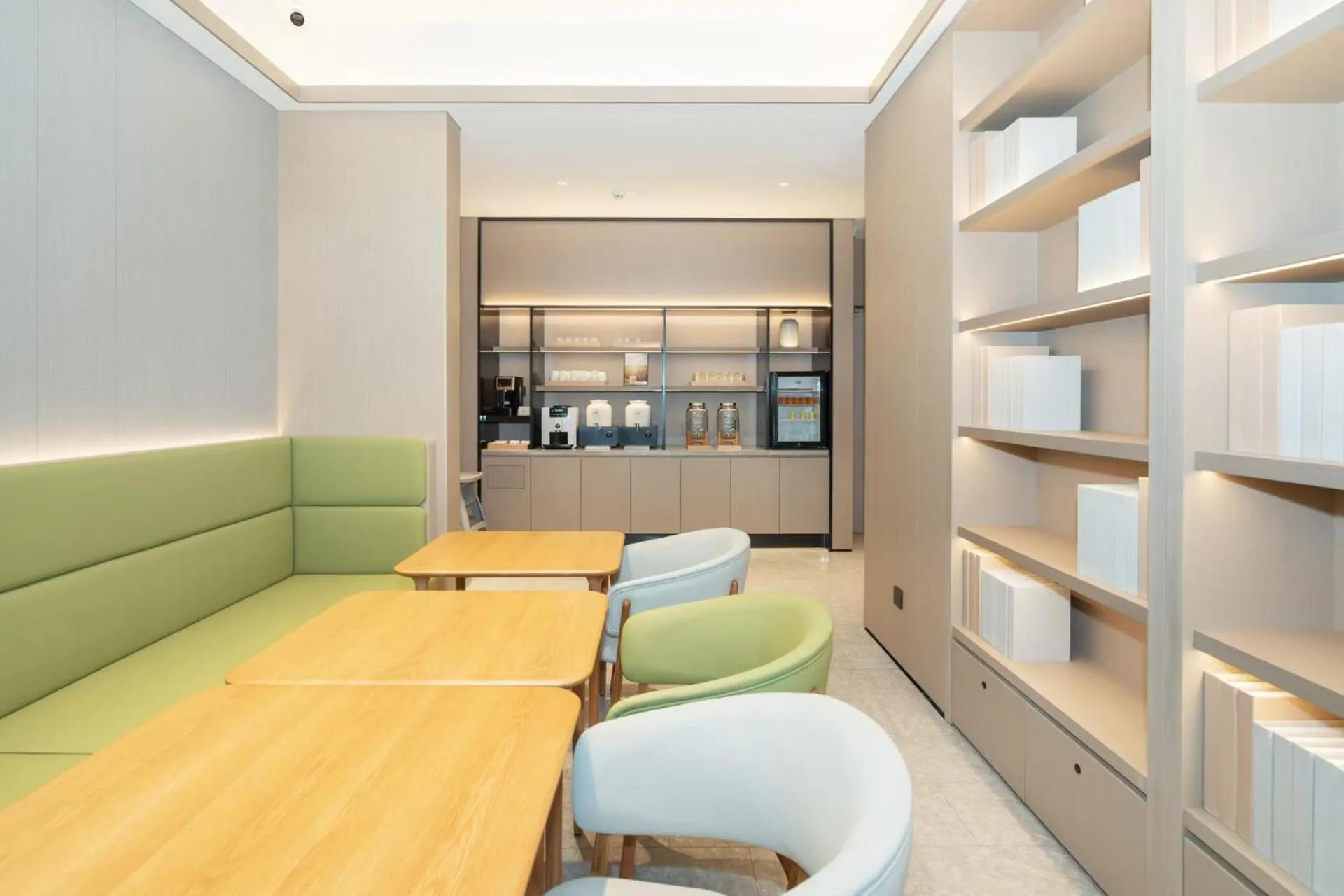 Restaurant/places to eat in JI Hotel Guangzhou Fangcun Huadiwan