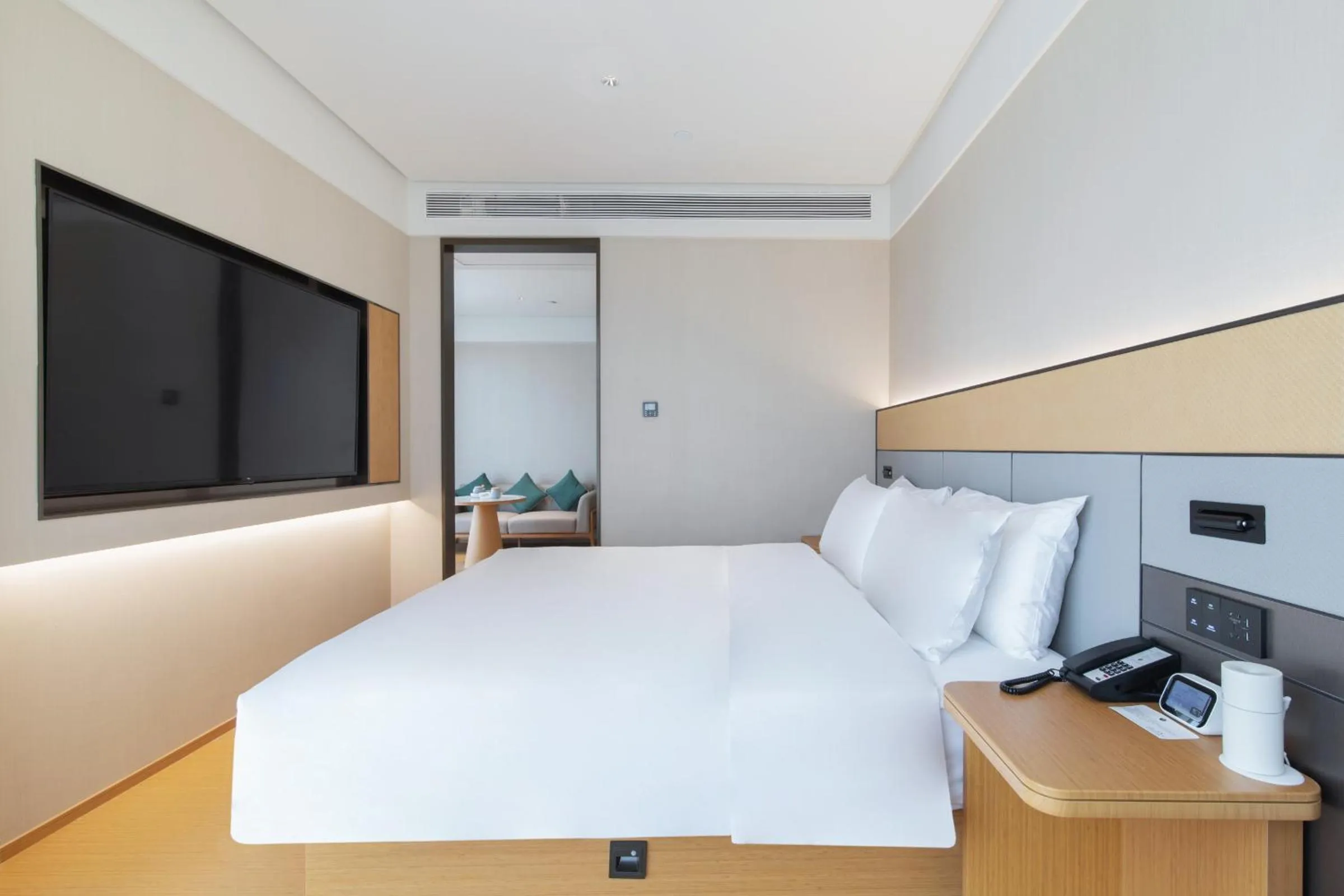 Bedroom, Bed in JI Hotel Nanjing Baijia Lake 1912