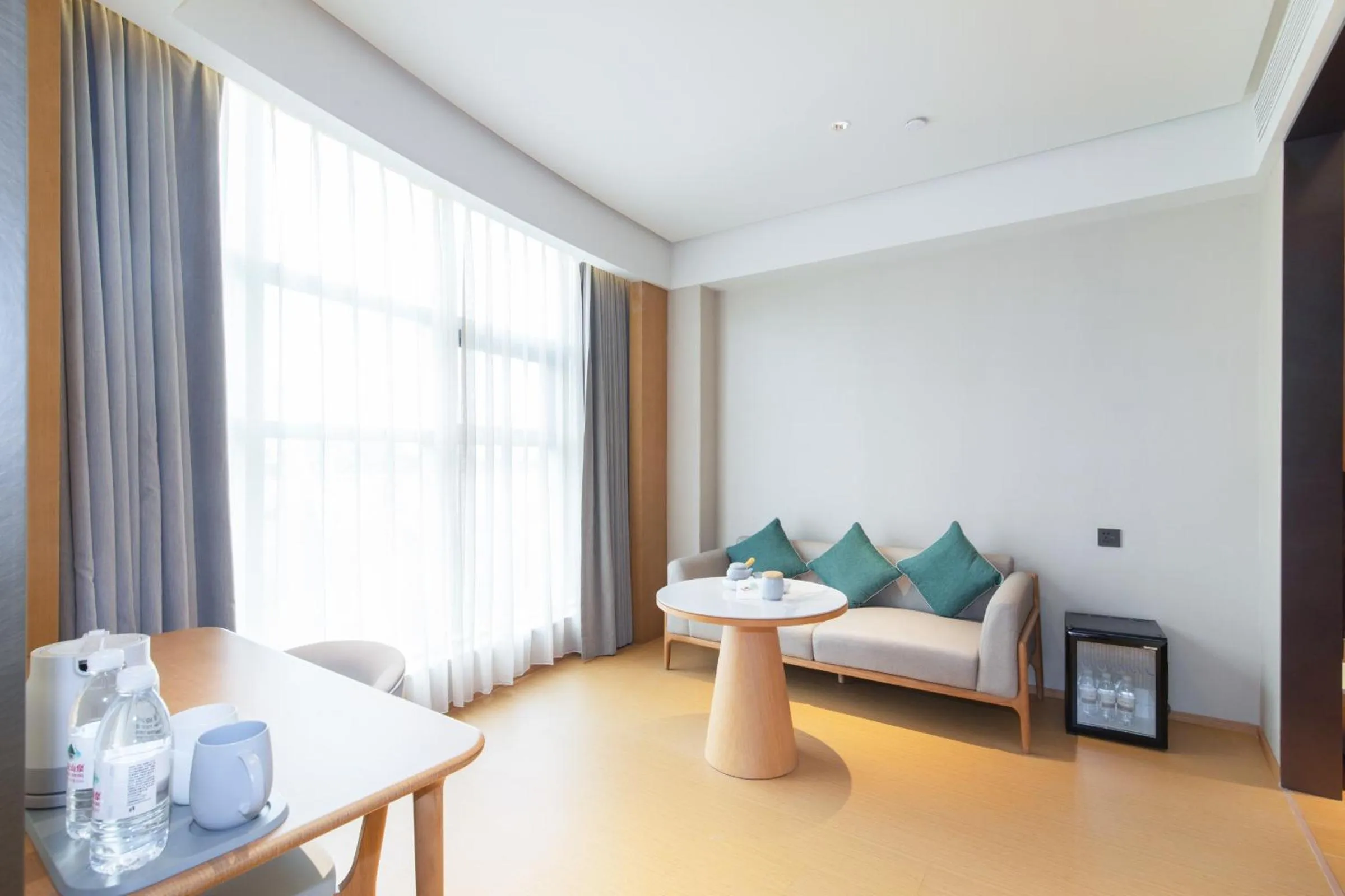 Living room, Bed in JI Hotel Nanjing Baijia Lake 1912