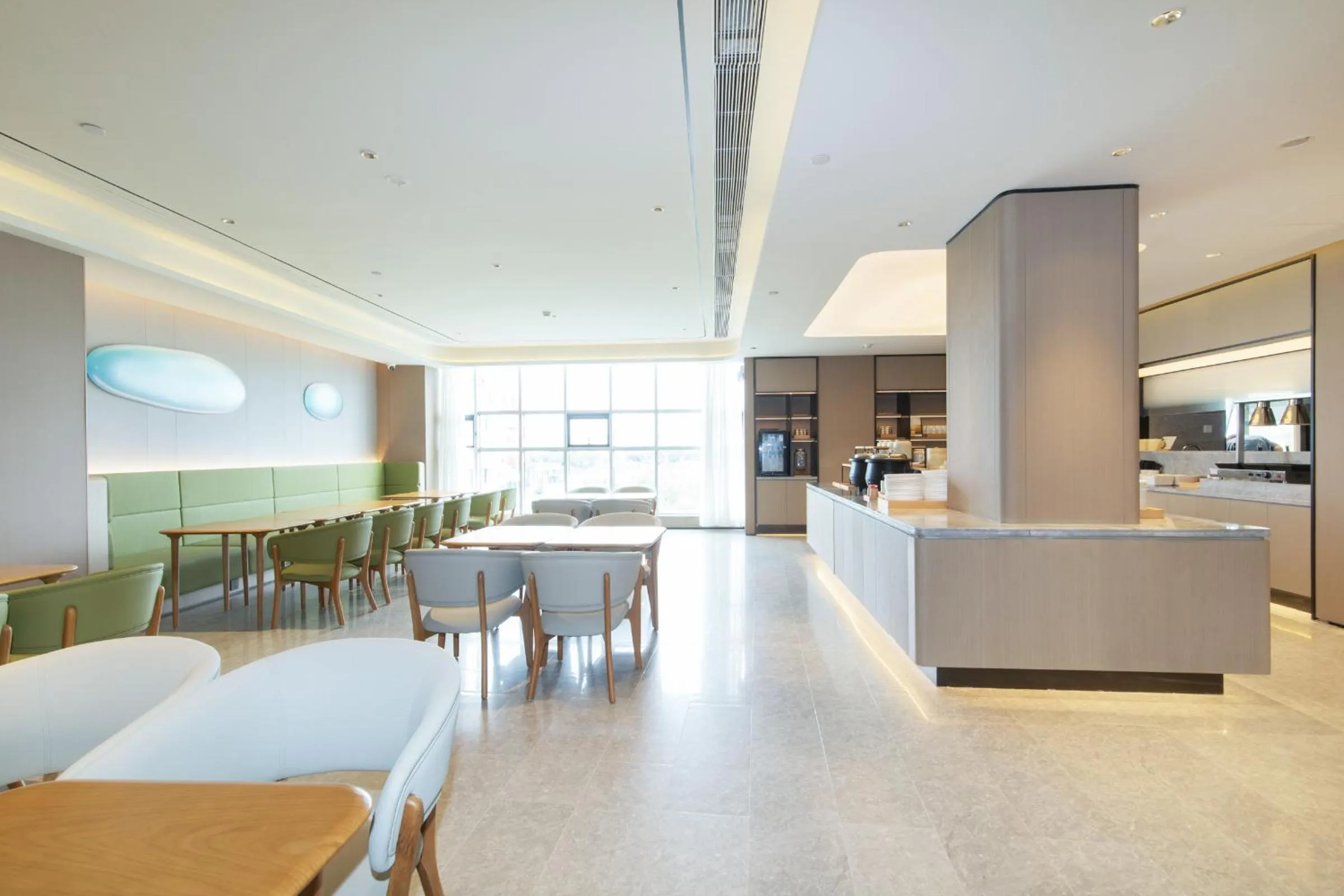 Restaurant/places to eat in JI Hotel Nanjing Baijia Lake 1912