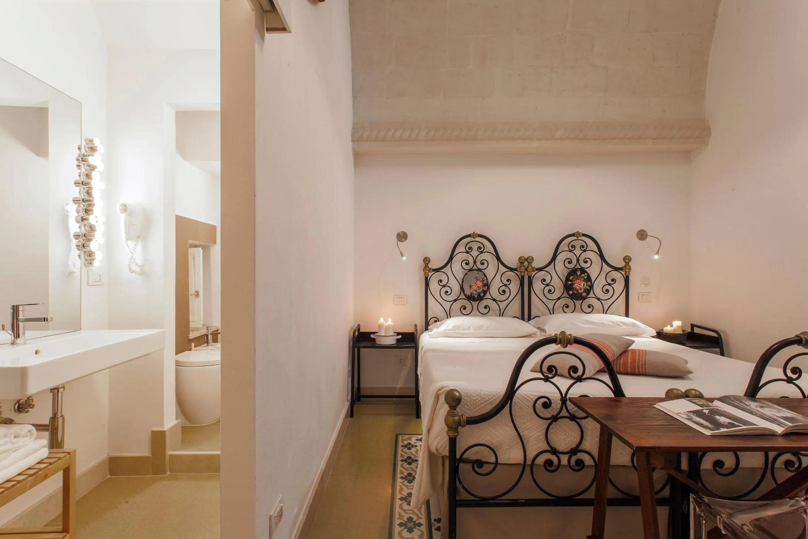 Bathroom, Bed in Casa Diva