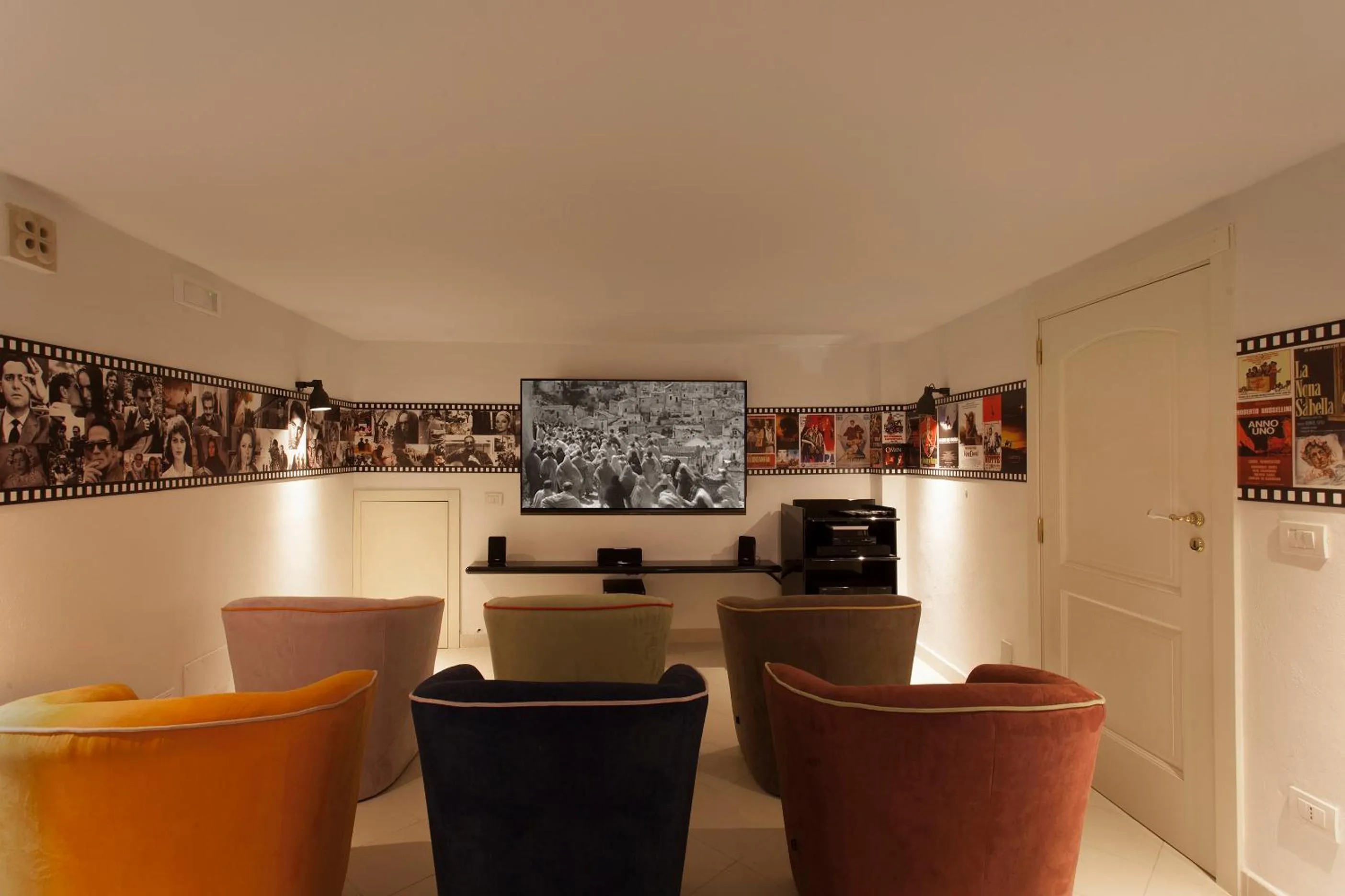 Communal lounge/ TV room in Casa Diva