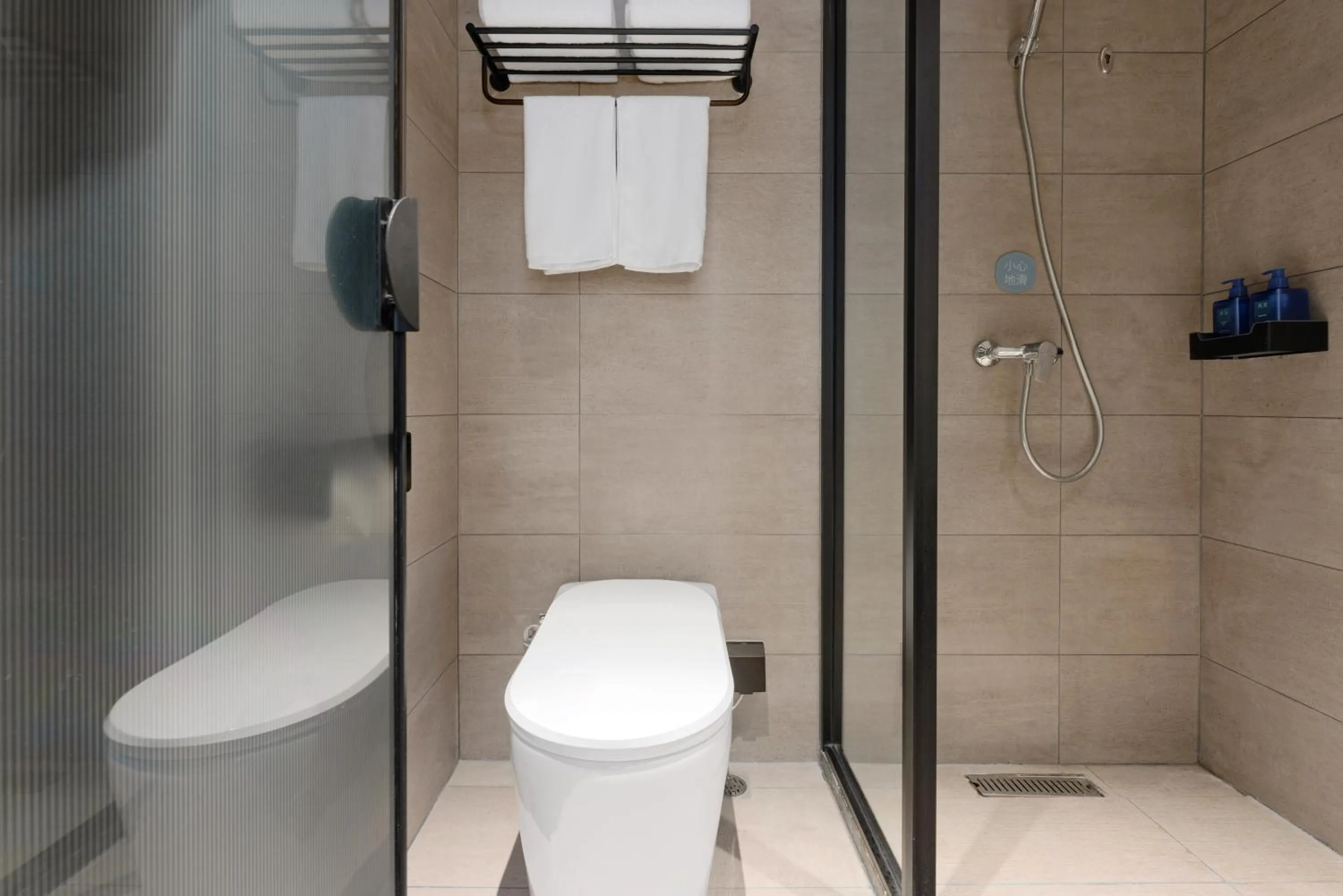 Toilet in Hanting Hotel Chongqing Lianglukou Caiyuanba