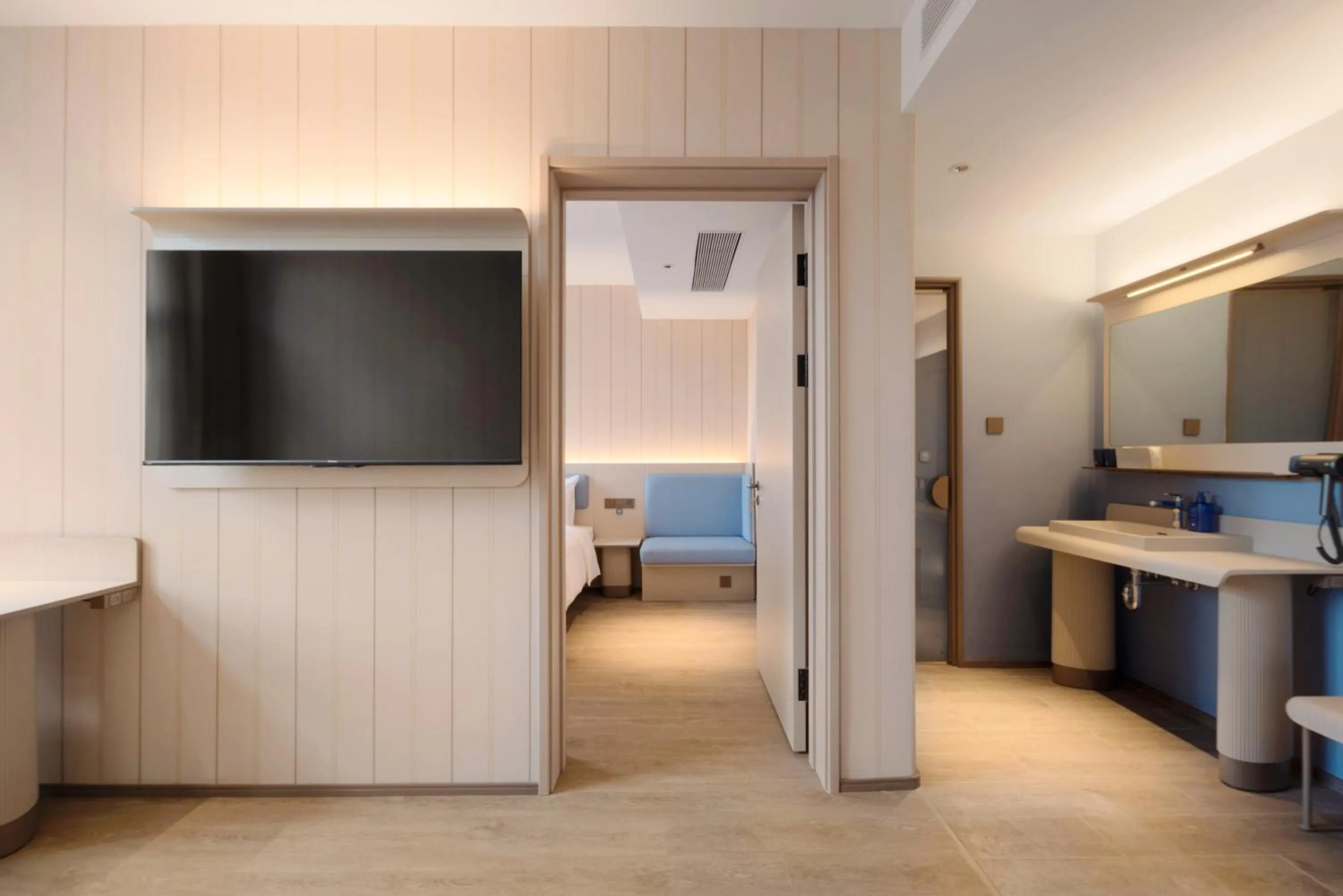 Photo of the whole room in Hanting Hotel Chongqing Lianglukou Caiyuanba