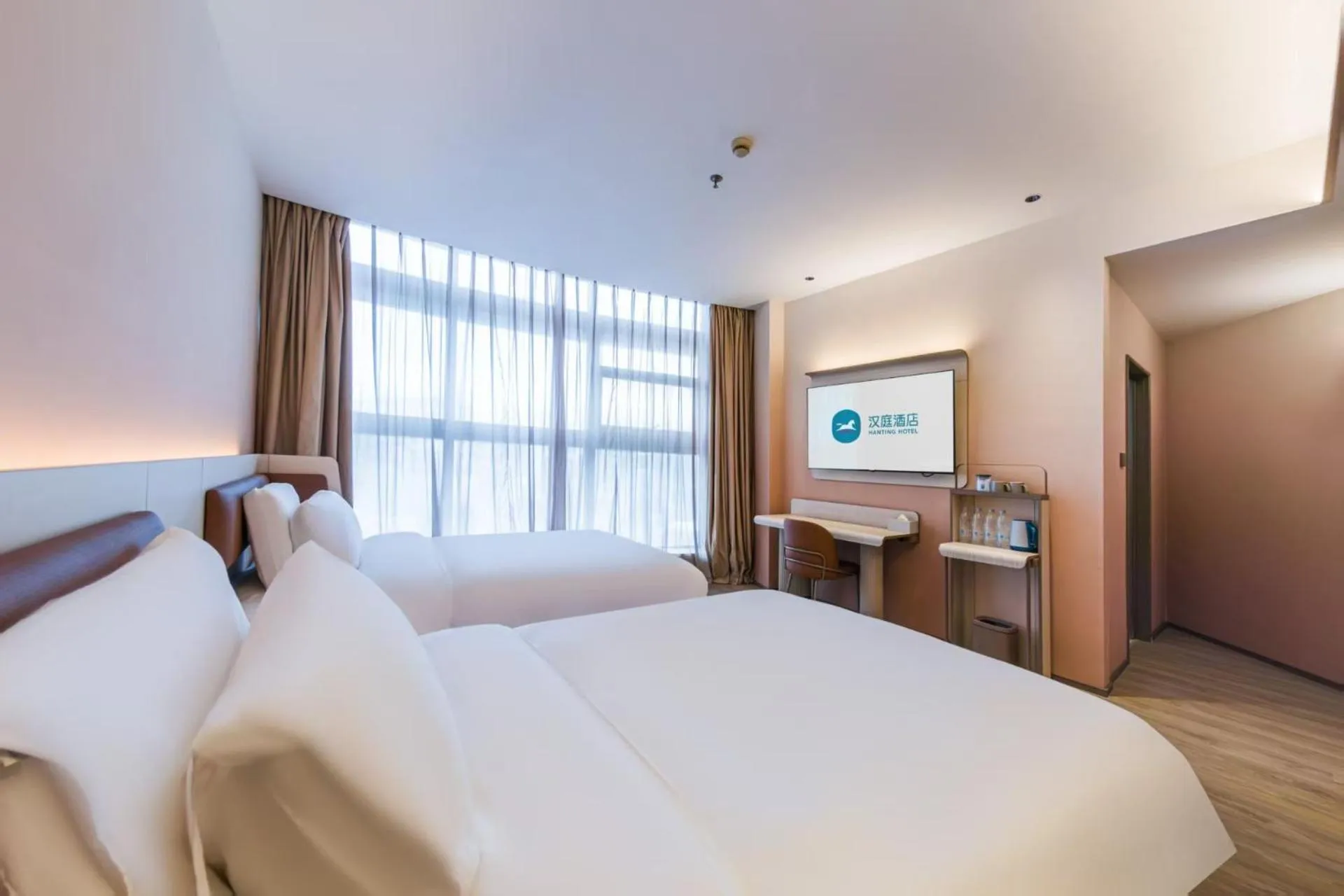 Photo of the whole room, Bed in Hanting Hotel Shanghai Pudong Airport Shixin Road