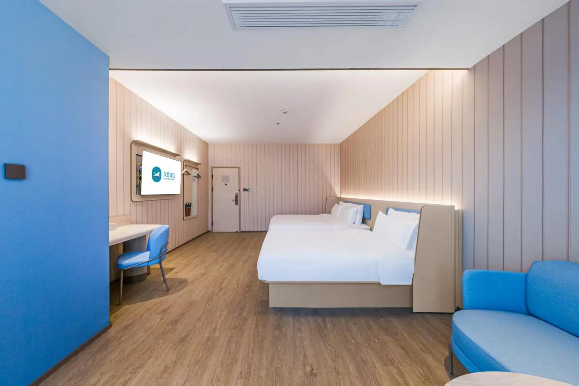 Photo of the whole room, Bed in Hanting Hotel Shanghai Pudong Airport Shixin Road