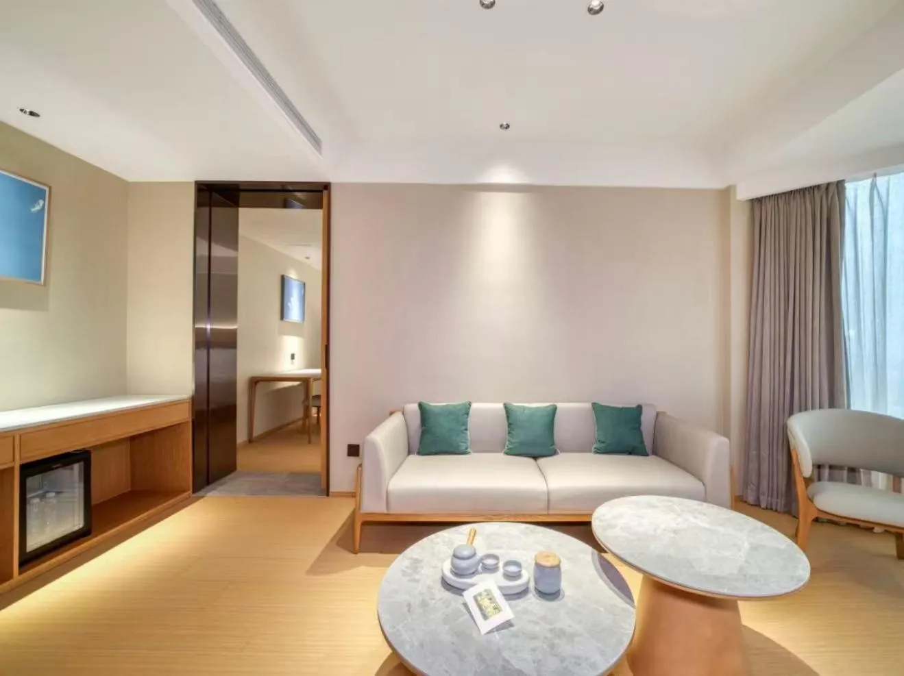 Living room, Bed in JI Hotel Shanghai Pudong Airport Chuansha Road