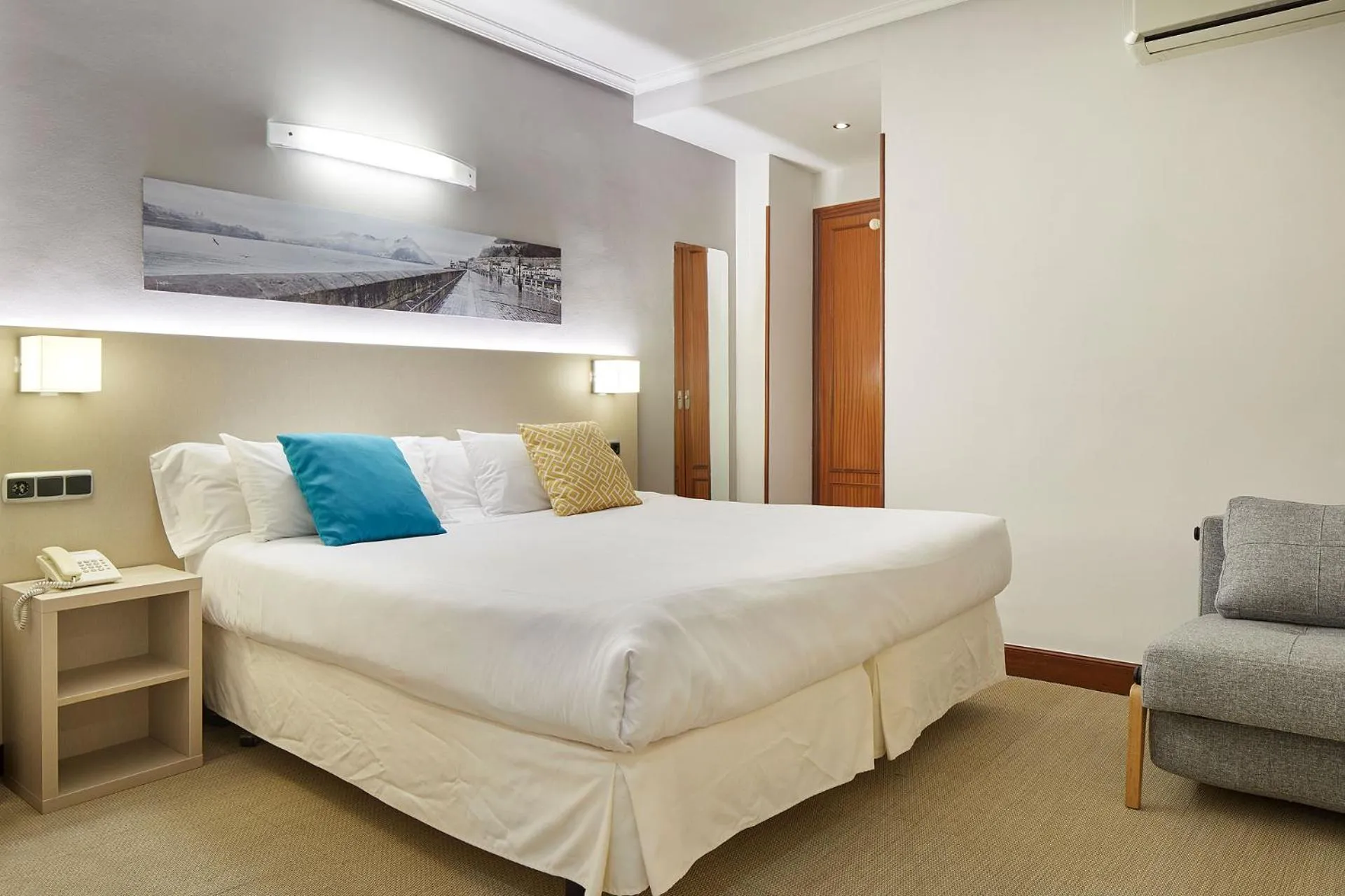 Photo of the whole room, Bed in Hotel Parma