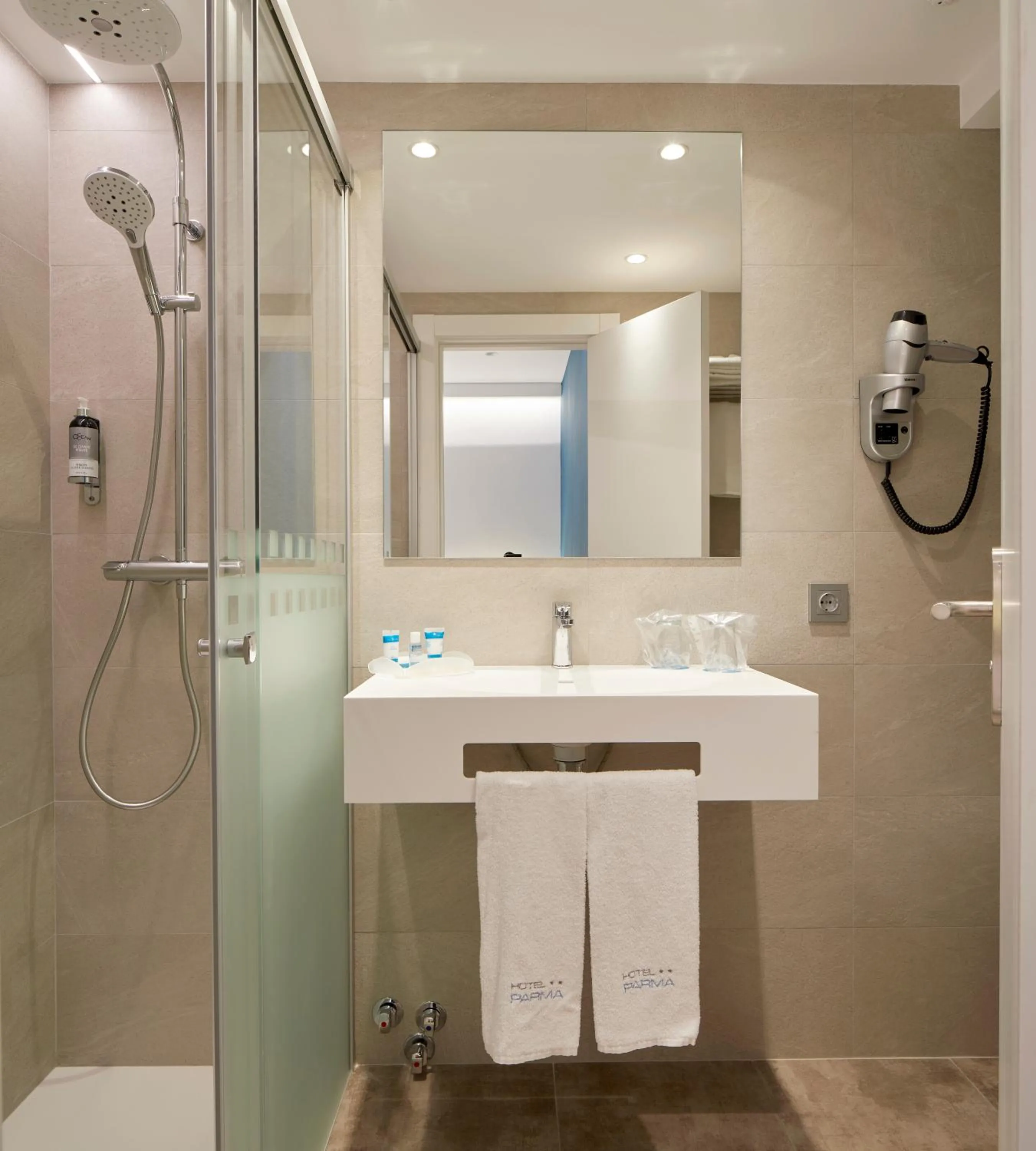 Bathroom in Hotel Parma