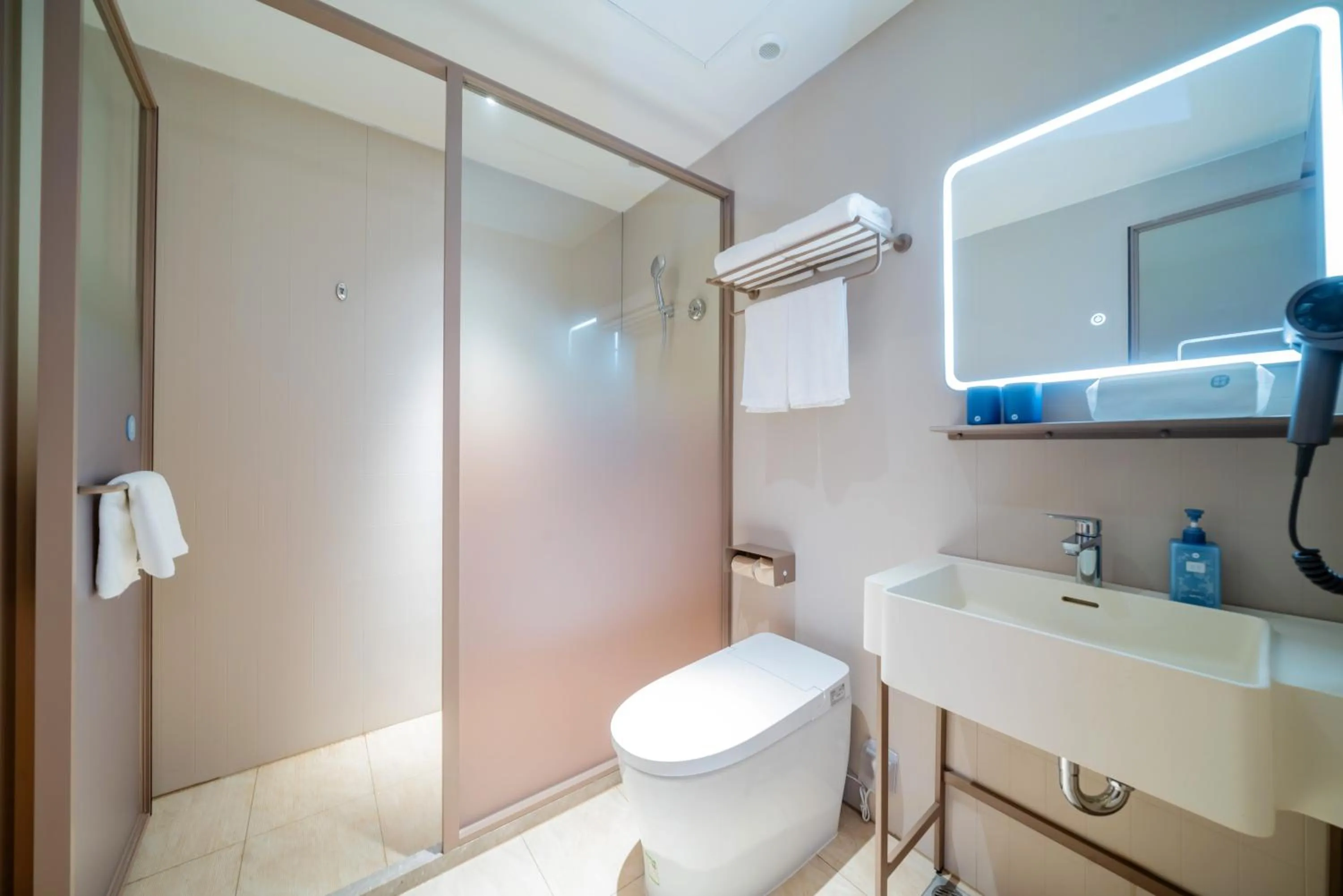 Toilet in Hanting Hotel Guangzhou Nangang Subway Station